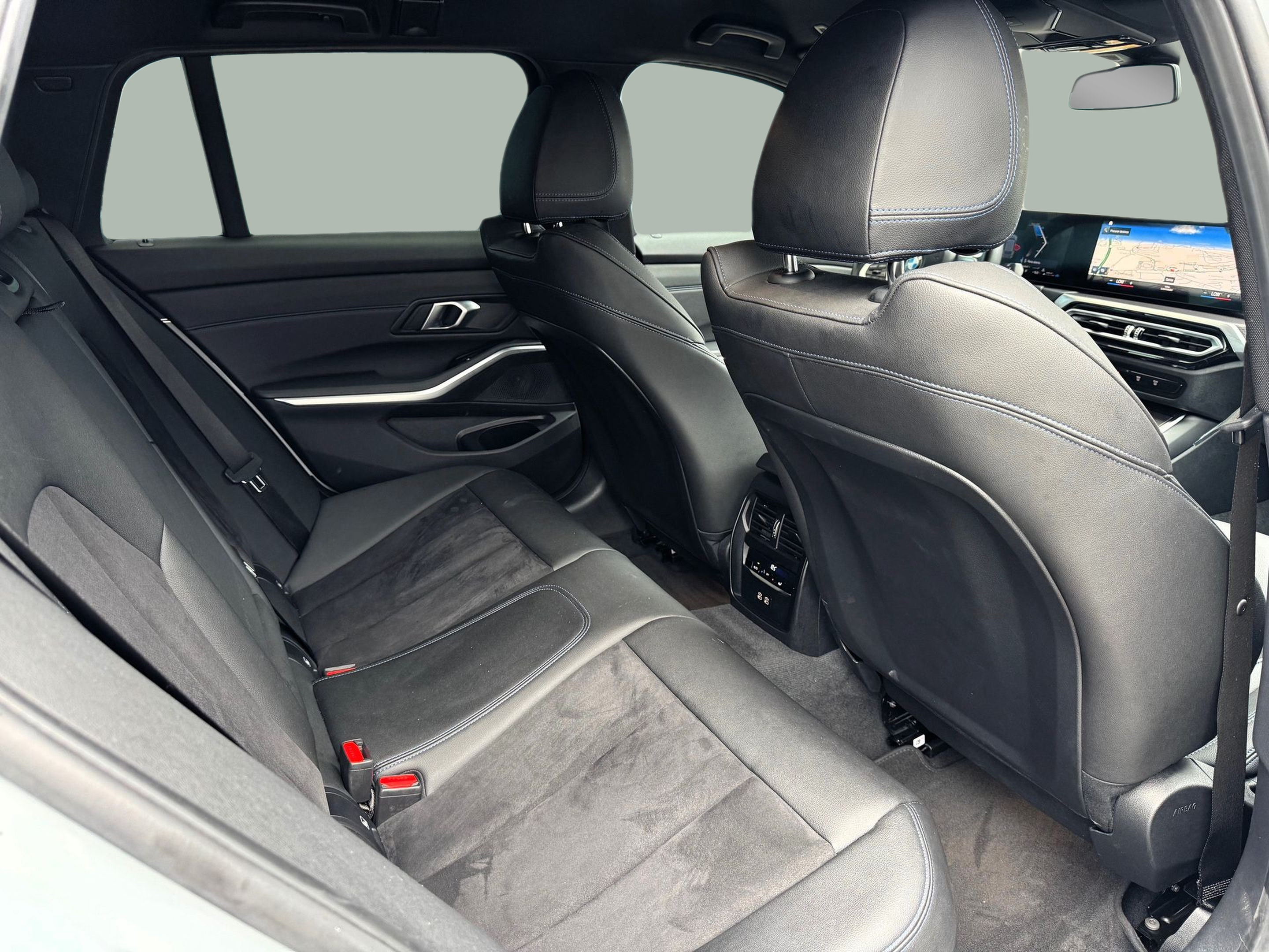 BMW Série 3 320d Touring color Gris. Año 2024. 140KW(190CV). Diesel. En concesionario Santogal Oeiras de Oeiras