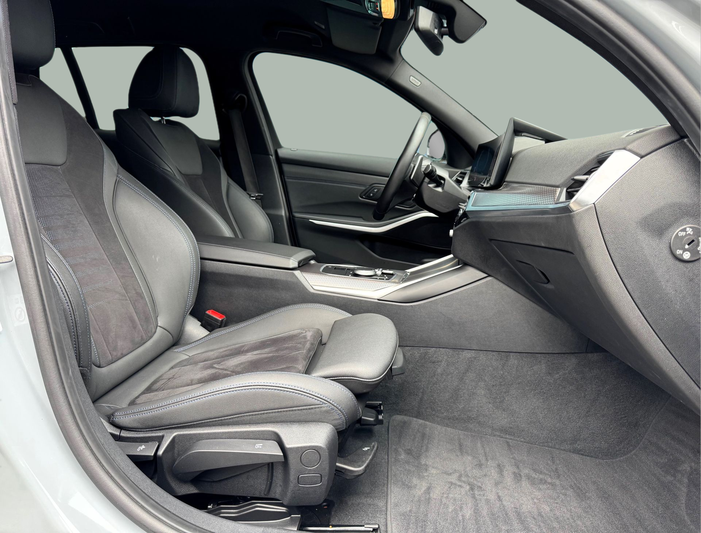 BMW Série 3 320d Touring color Gris. Año 2024. 140KW(190CV). Diesel. En concesionario Santogal Oeiras de Oeiras