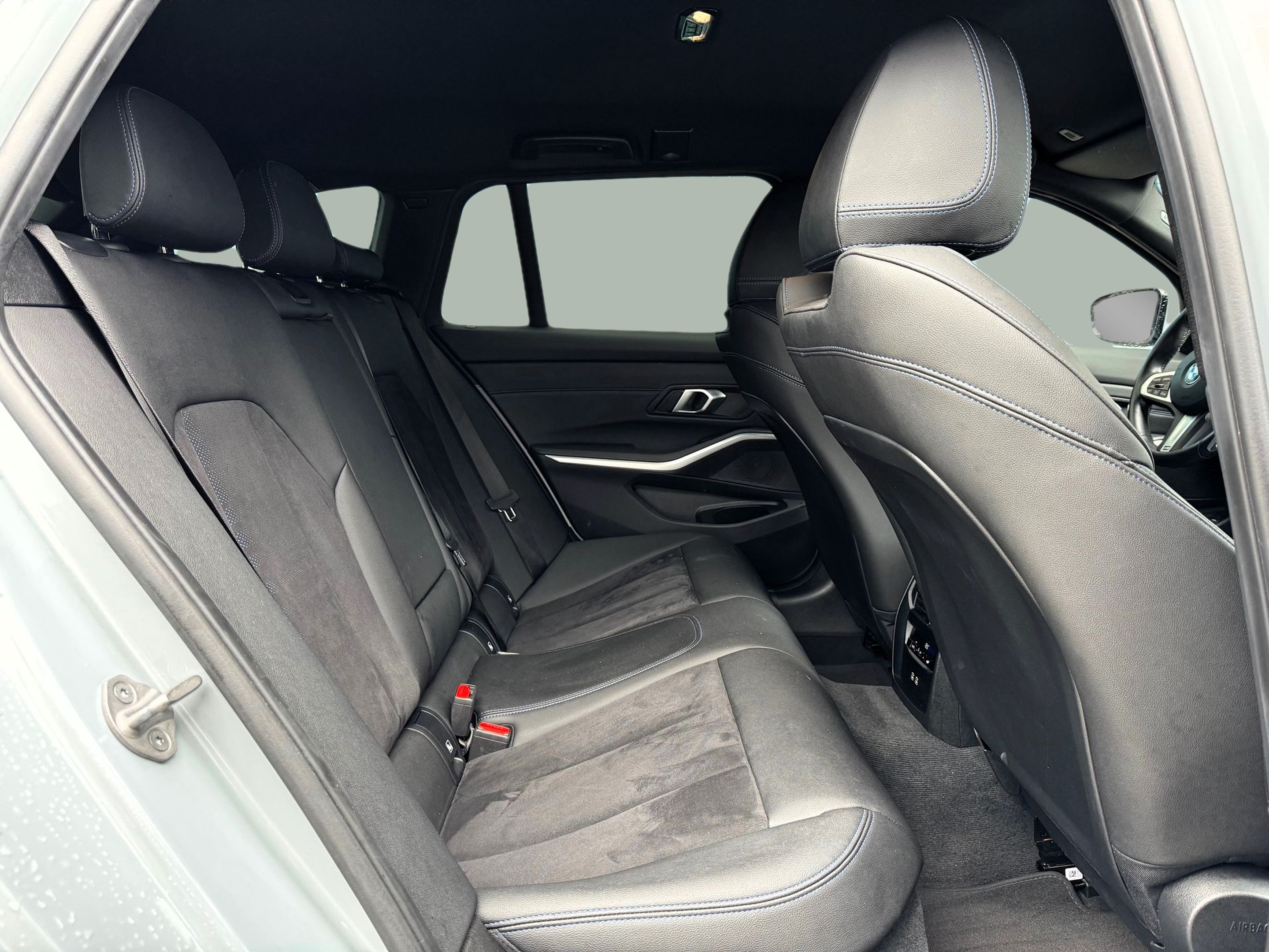 BMW Série 3 320d Touring color Gris. Año 2024. 140KW(190CV). Diesel. En concesionario Santogal Oeiras de Oeiras