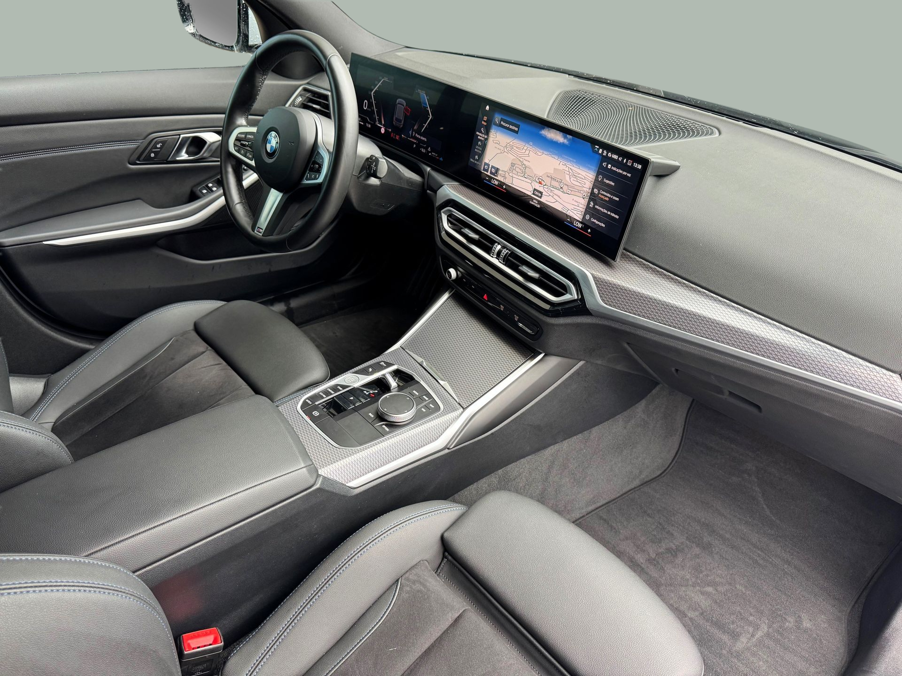 BMW Série 3 320d Touring color Gris. Año 2024. 140KW(190CV). Diesel. En concesionario Santogal Oeiras de Oeiras