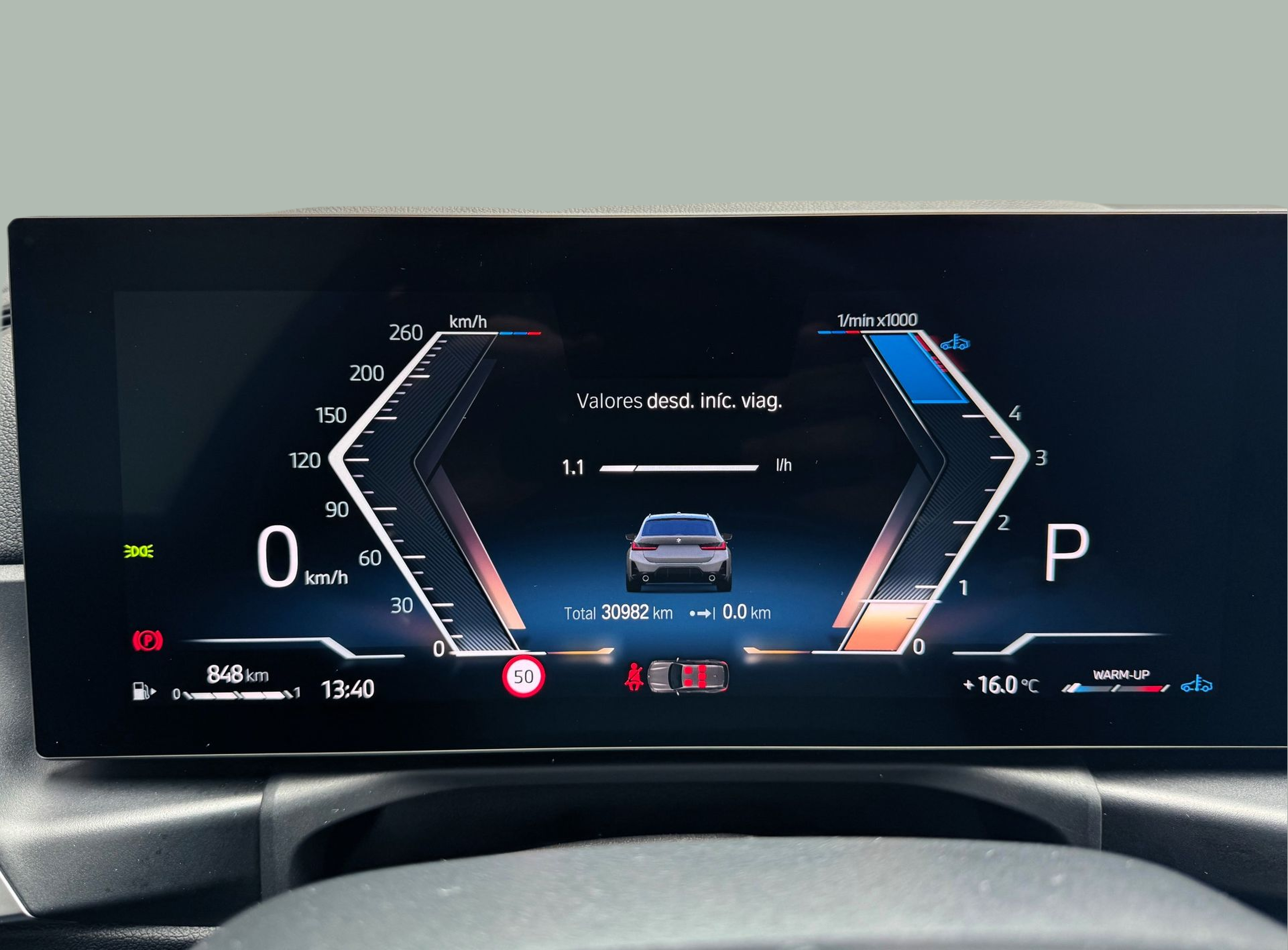 BMW Série 3 320d Touring color Gris. Año 2024. 140KW(190CV). Diesel. En concesionario Santogal Oeiras de Oeiras