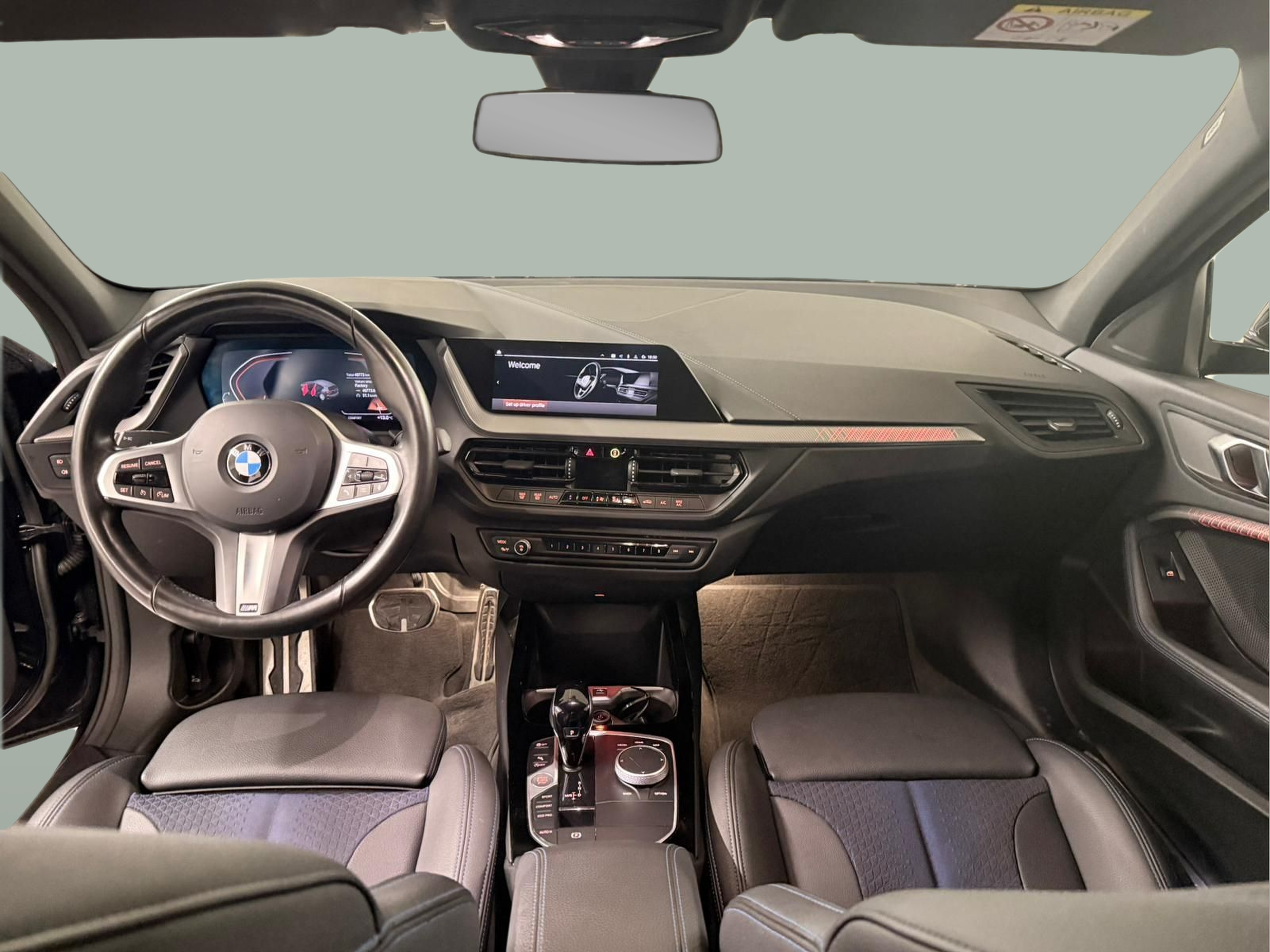 BMW Série 1 116d color Negro. Año 2024. 85KW(116CV). Diesel. En concesionario Santogal Carnaxide de Oeiras