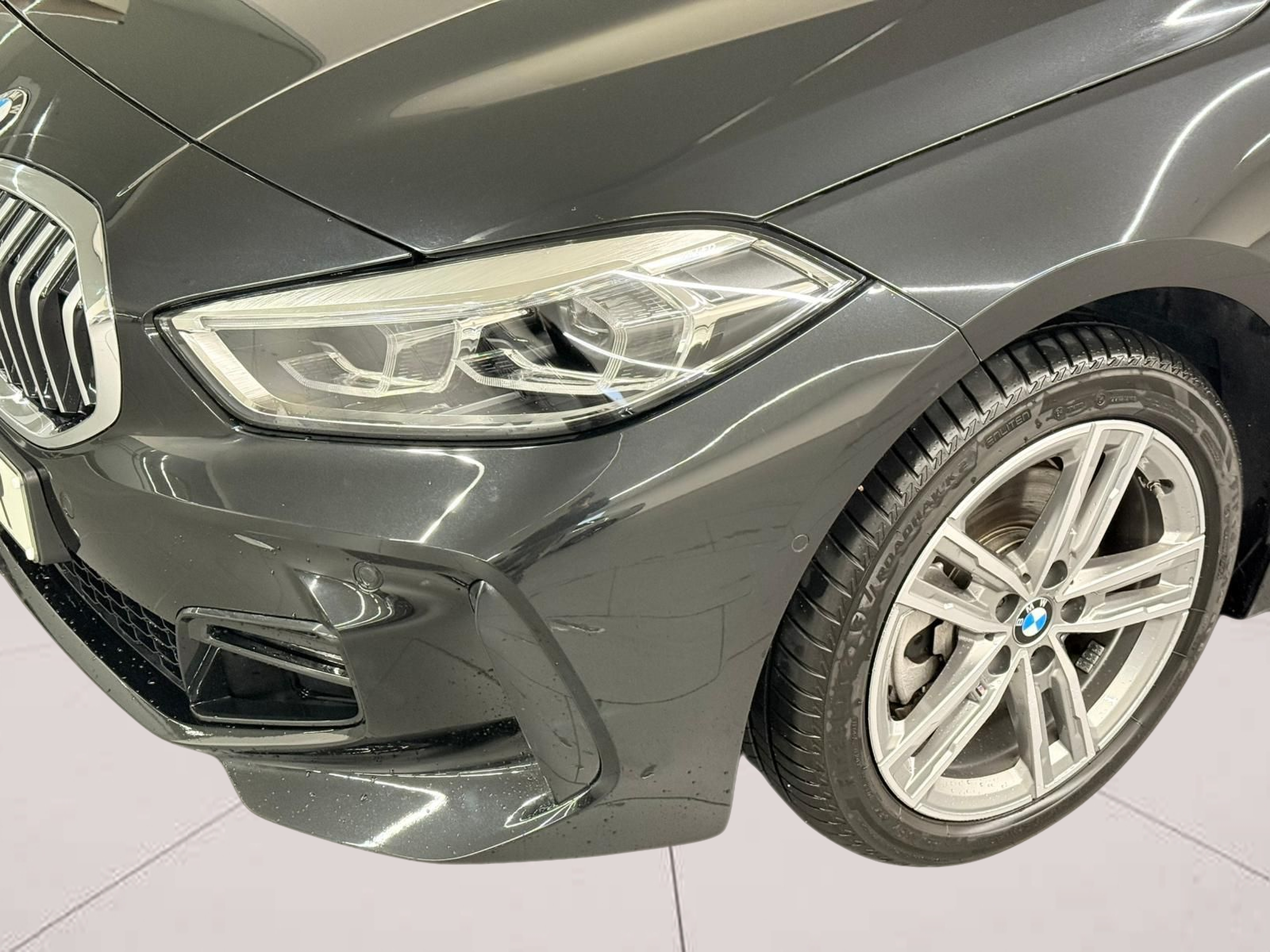 BMW Série 1 116d color Negro. Año 2024. 85KW(116CV). Diesel. En concesionario Santogal Carnaxide de Oeiras