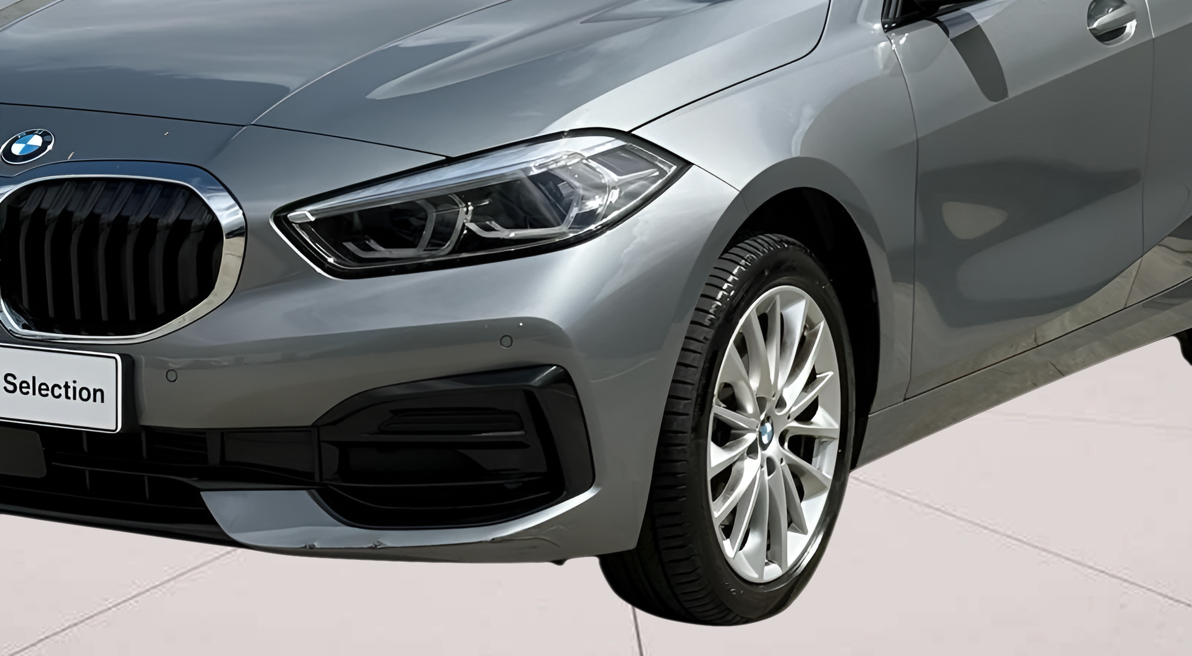 BMW Série 1 116d color Gris. Año 2024. 85KW(116CV). Diesel. En concesionario Santogal Carnaxide de Oeiras