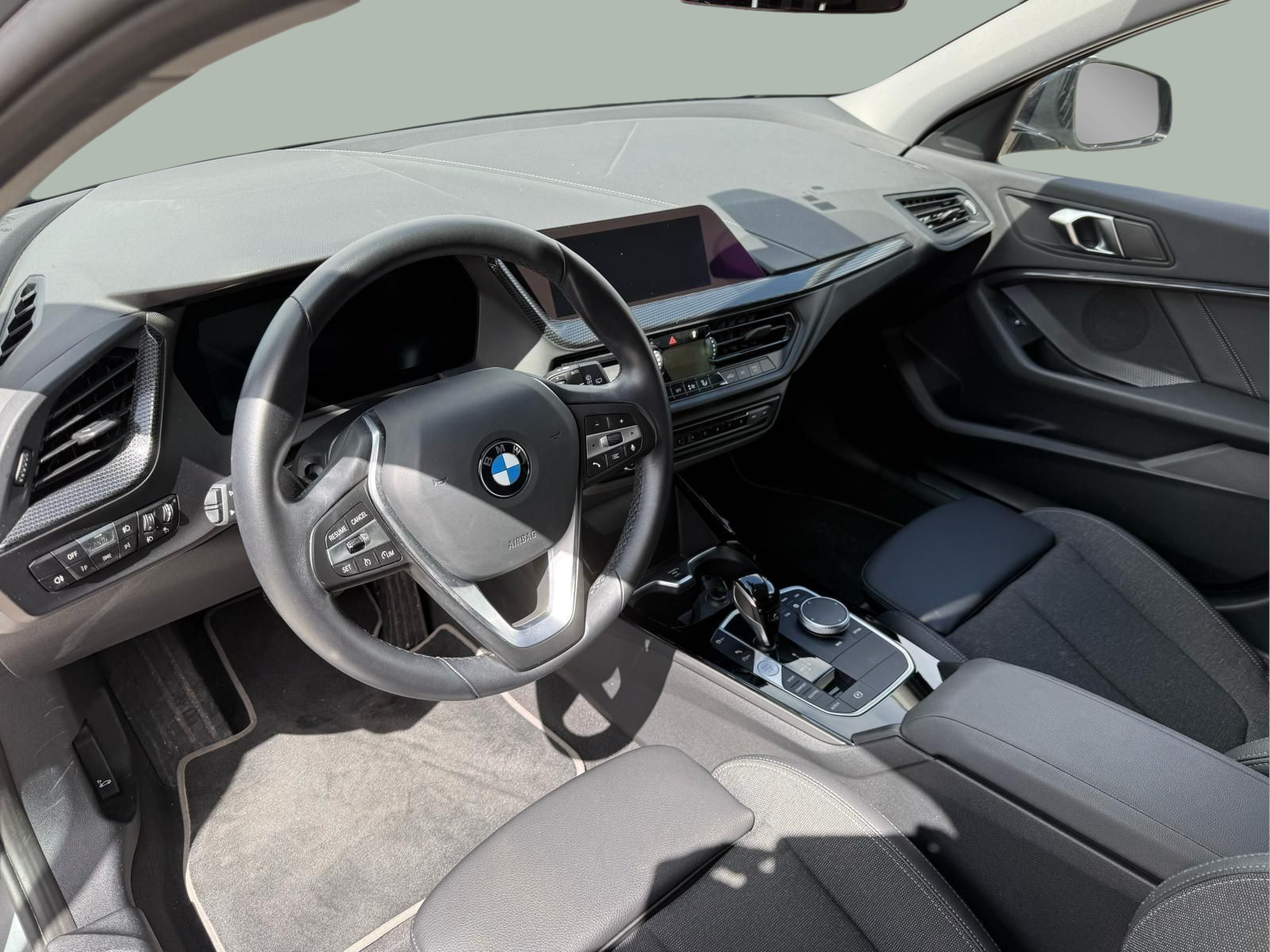 BMW Série 1 116d color Gris. Año 2024. 85KW(116CV). Diesel. En concesionario Santogal Carnaxide de Oeiras