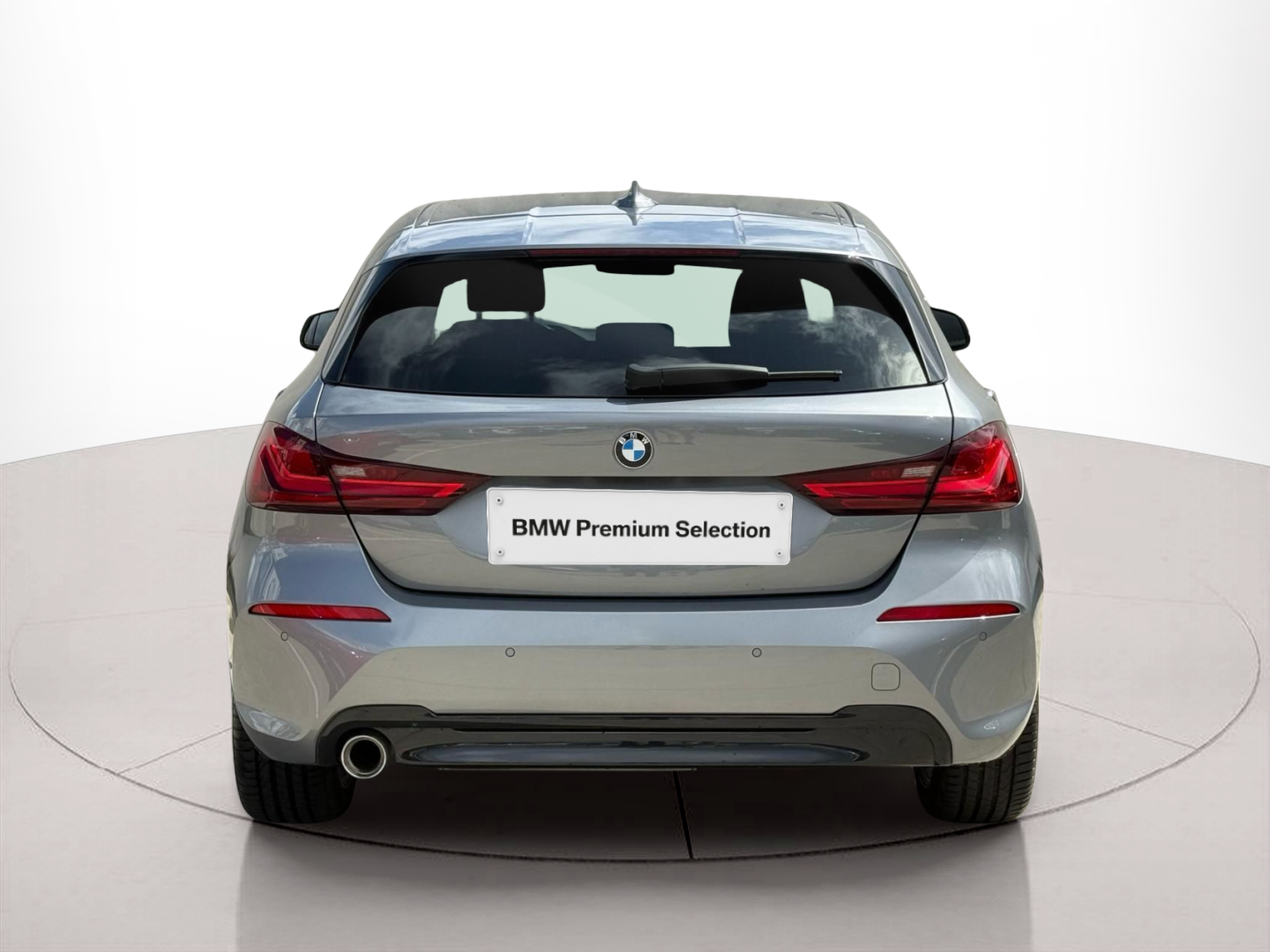 BMW Série 1 116d color Gris. Año 2024. 85KW(116CV). Diesel. En concesionario Santogal Carnaxide de Oeiras