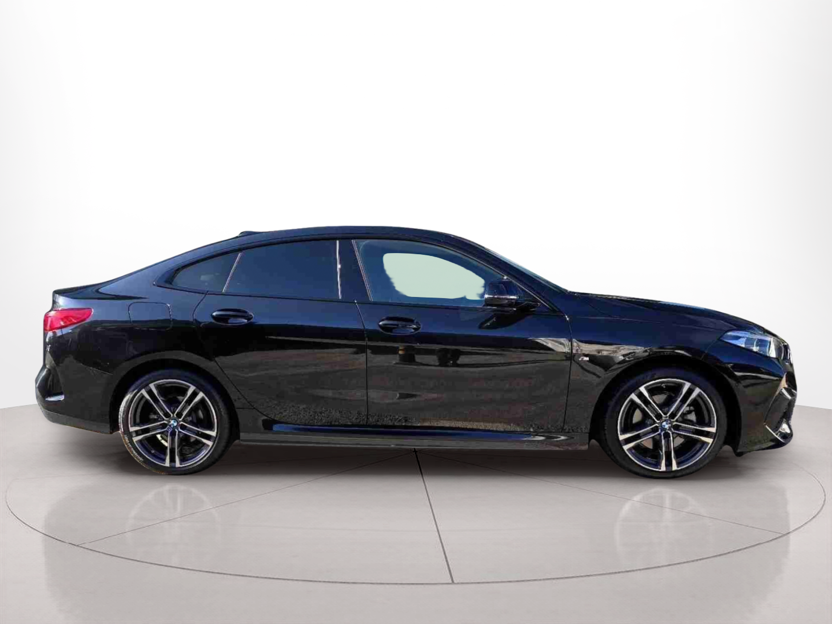 Fotos de BMW Série 2 216d Gran Coupe color Negro. Año 2024. 85KW(116CV). Diesel. En concesionario Santogal Oeiras de Oeiras