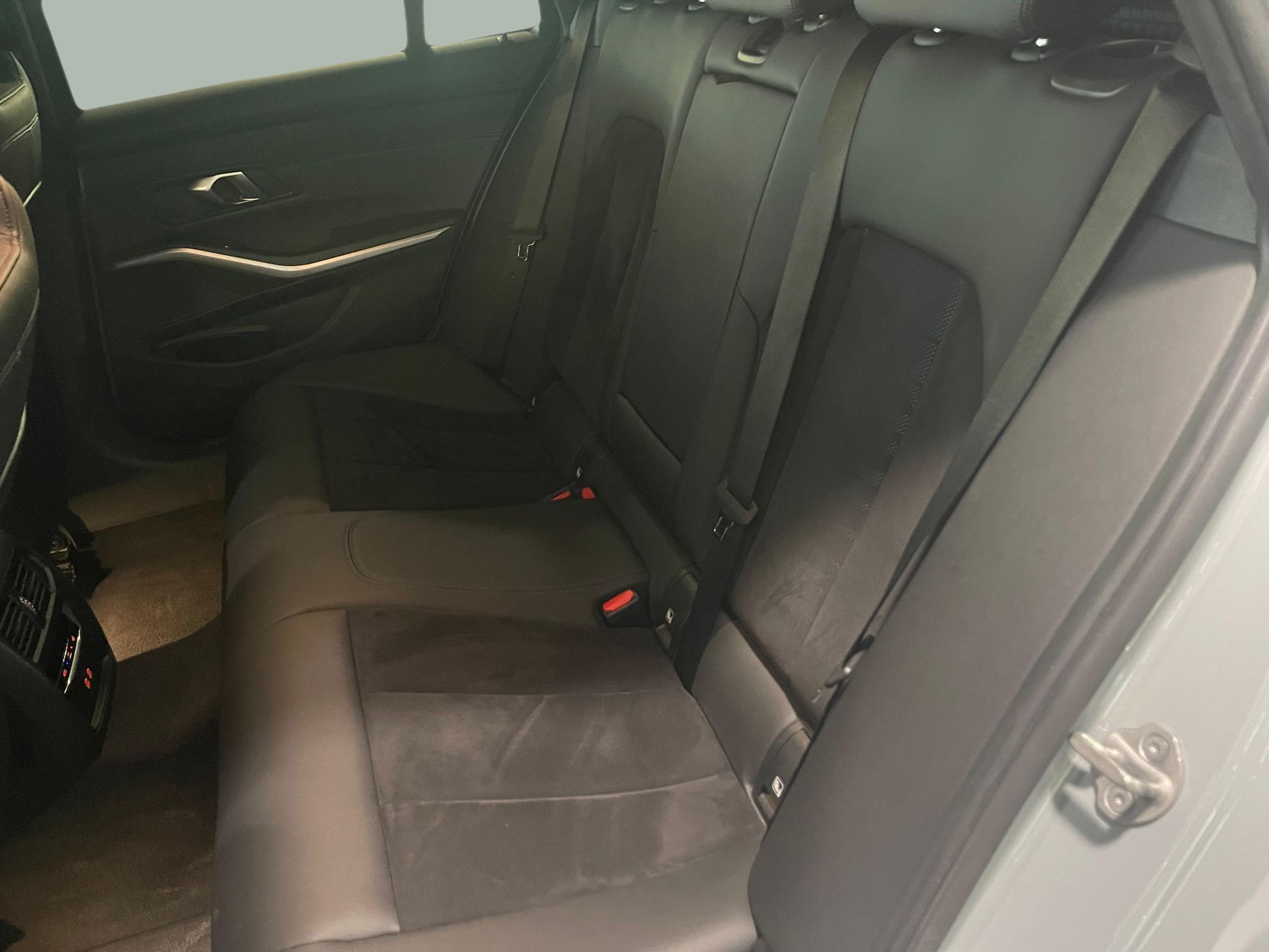 BMW Série 3 320d Touring color Gris. Año 2024. 140KW(190CV). Diesel. En concesionario Santogal Carnaxide de Oeiras