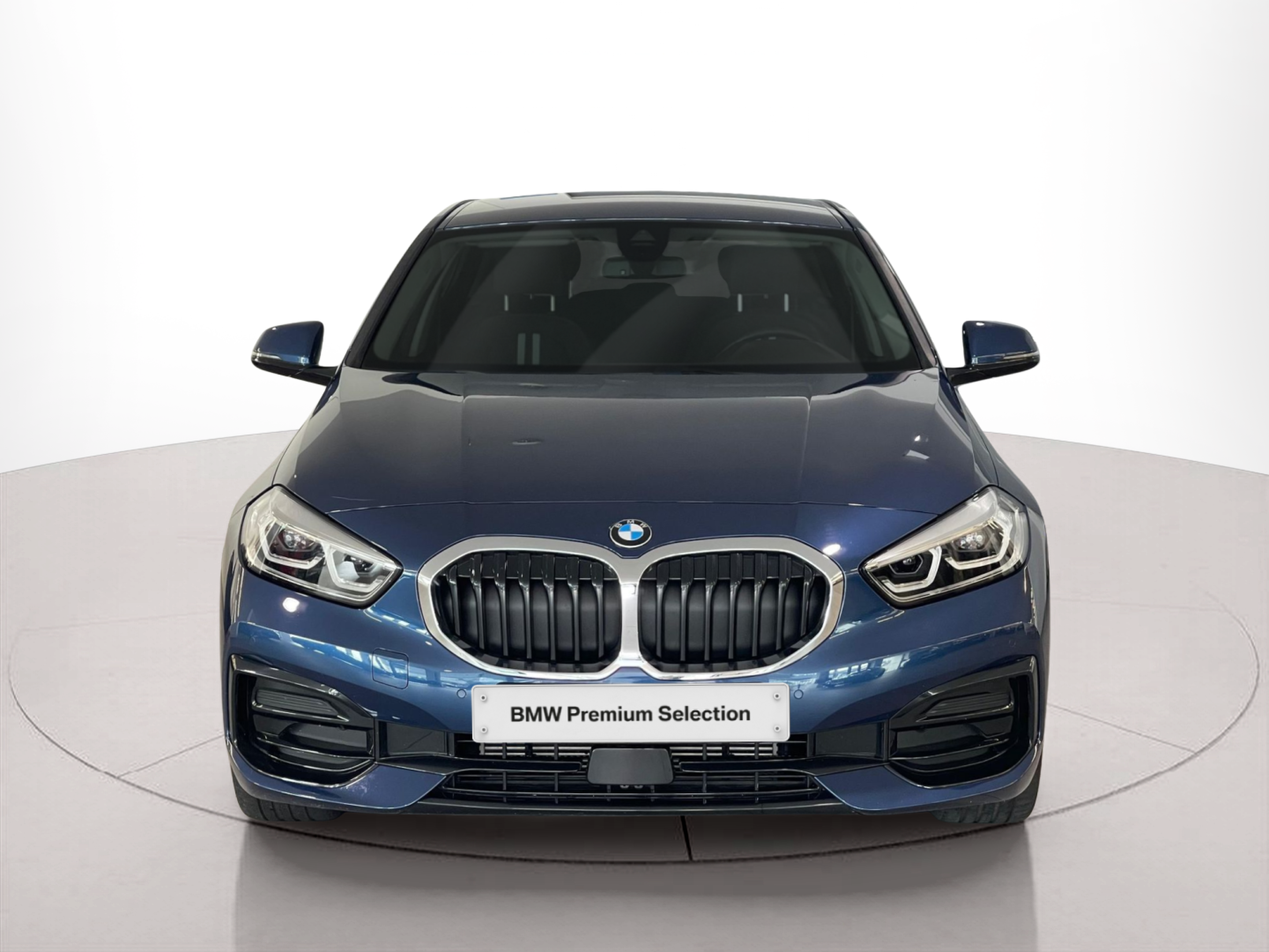 Fotos de BMW Série 1 116d color Azul. Año 2024. 85KW(116CV). Diesel. En concesionario Santogal Carnaxide de Oeiras