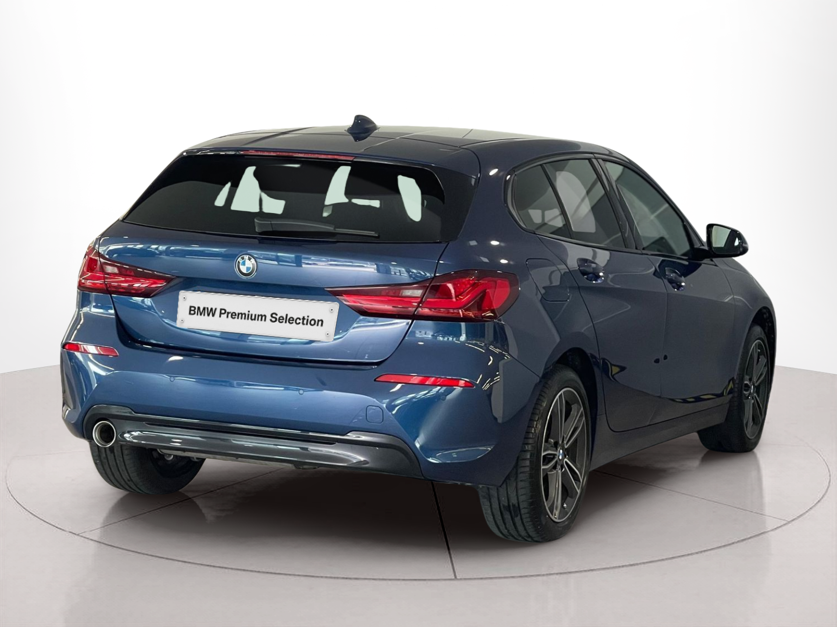 BMW Série 1 116d color Azul. Año 2024. 85KW(116CV). Diesel. En concesionario Santogal Carnaxide de Oeiras