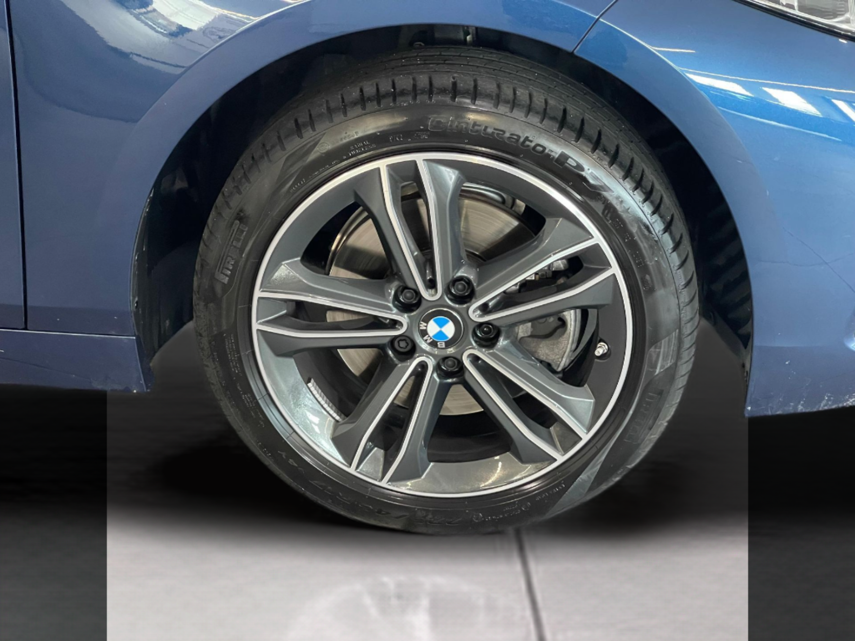 BMW Série 1 116d color Azul. Año 2024. 85KW(116CV). Diesel. En concesionario Santogal Carnaxide de Oeiras