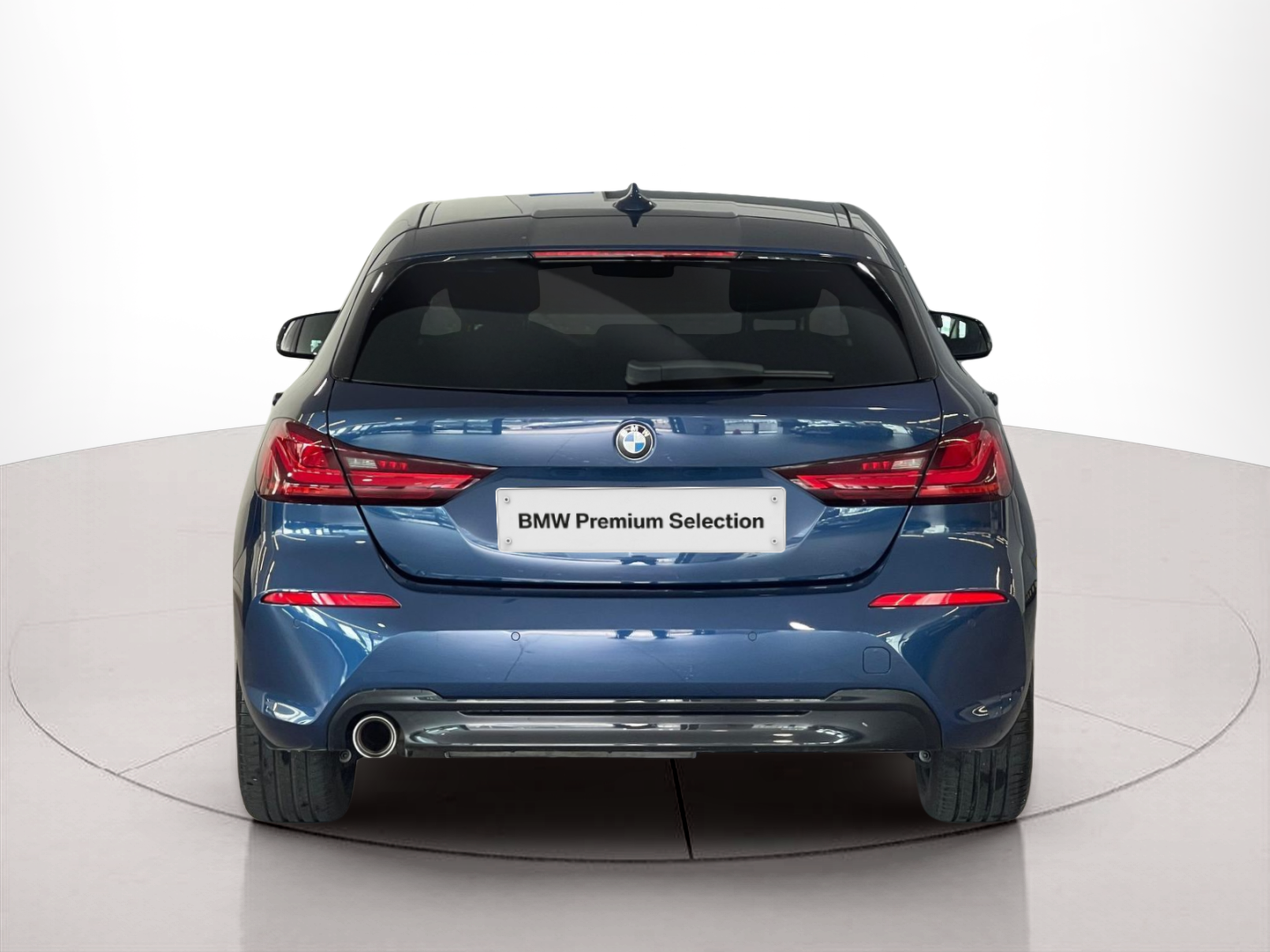 BMW Série 1 116d color Azul. Año 2024. 85KW(116CV). Diesel. En concesionario Santogal Carnaxide de Oeiras