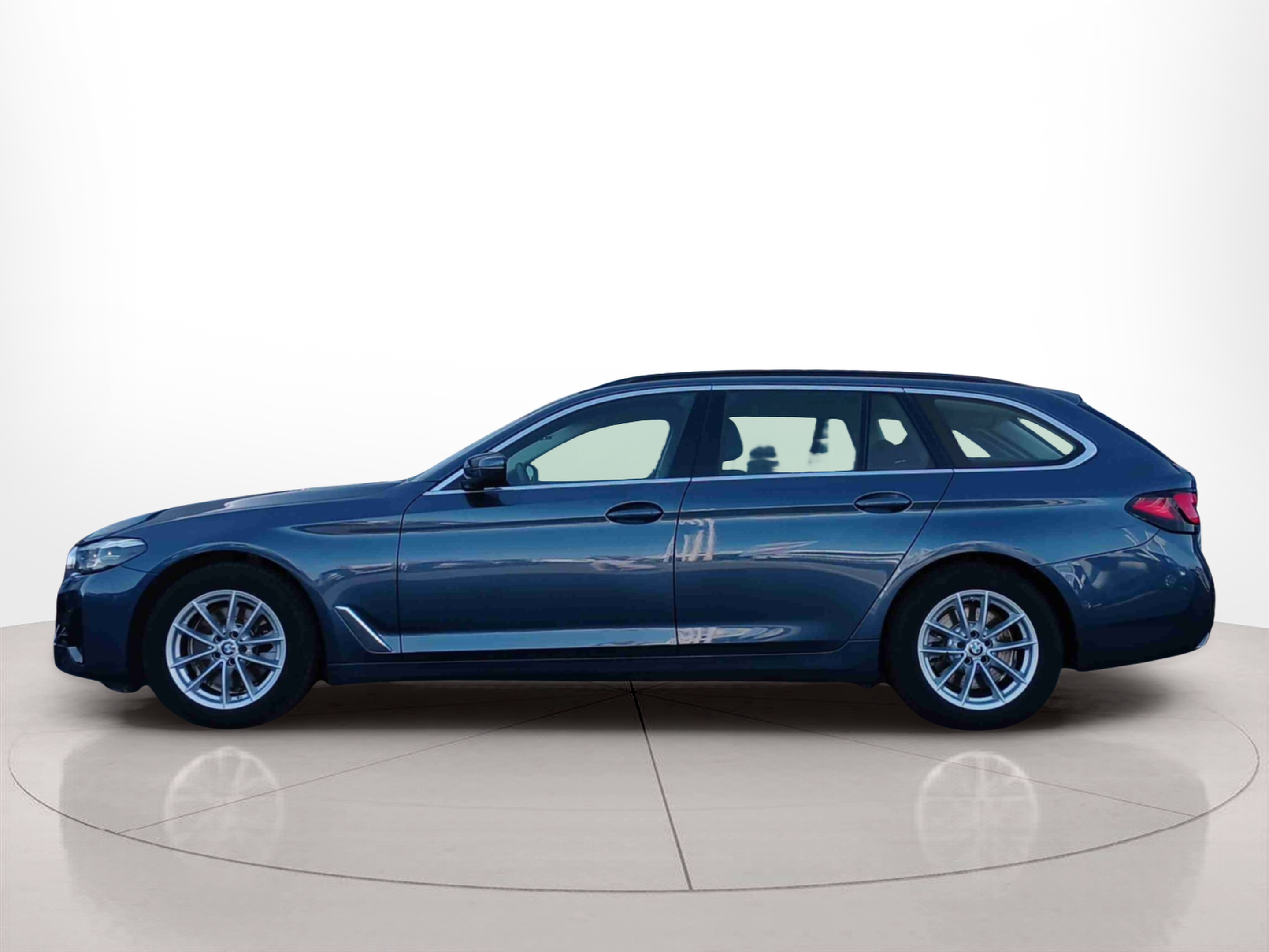 BMW Série 5 520d Touring color Azul. Año 2024. 140KW(190CV). Diesel. En concesionario Santogal Seixal de Seixal