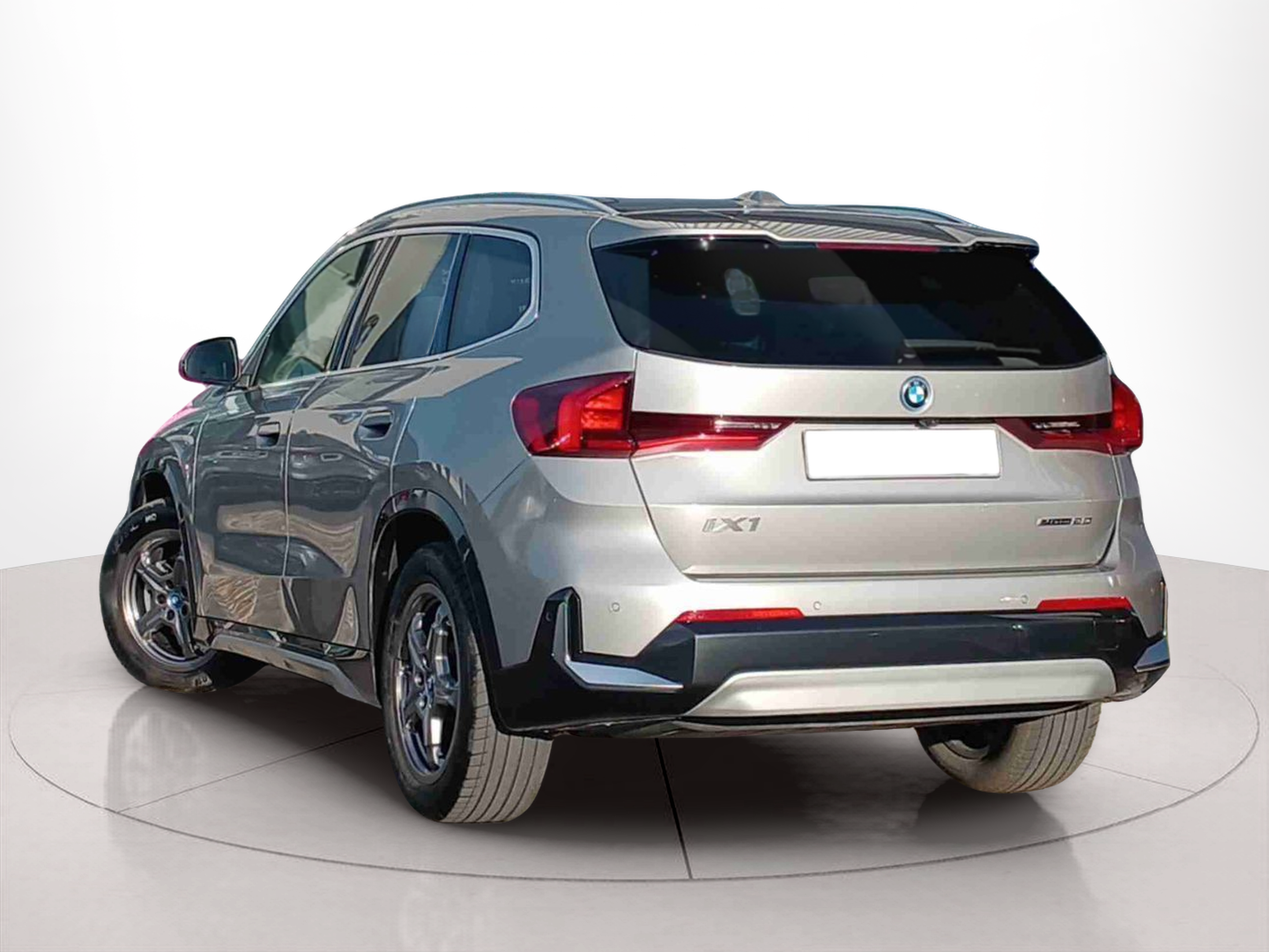 Fotos de BMW iX1 eDrive20 color Gris Plata. Año 2024. 150KW(204CV). Elétrico. En concesionario Santogal Seixal de Seixal