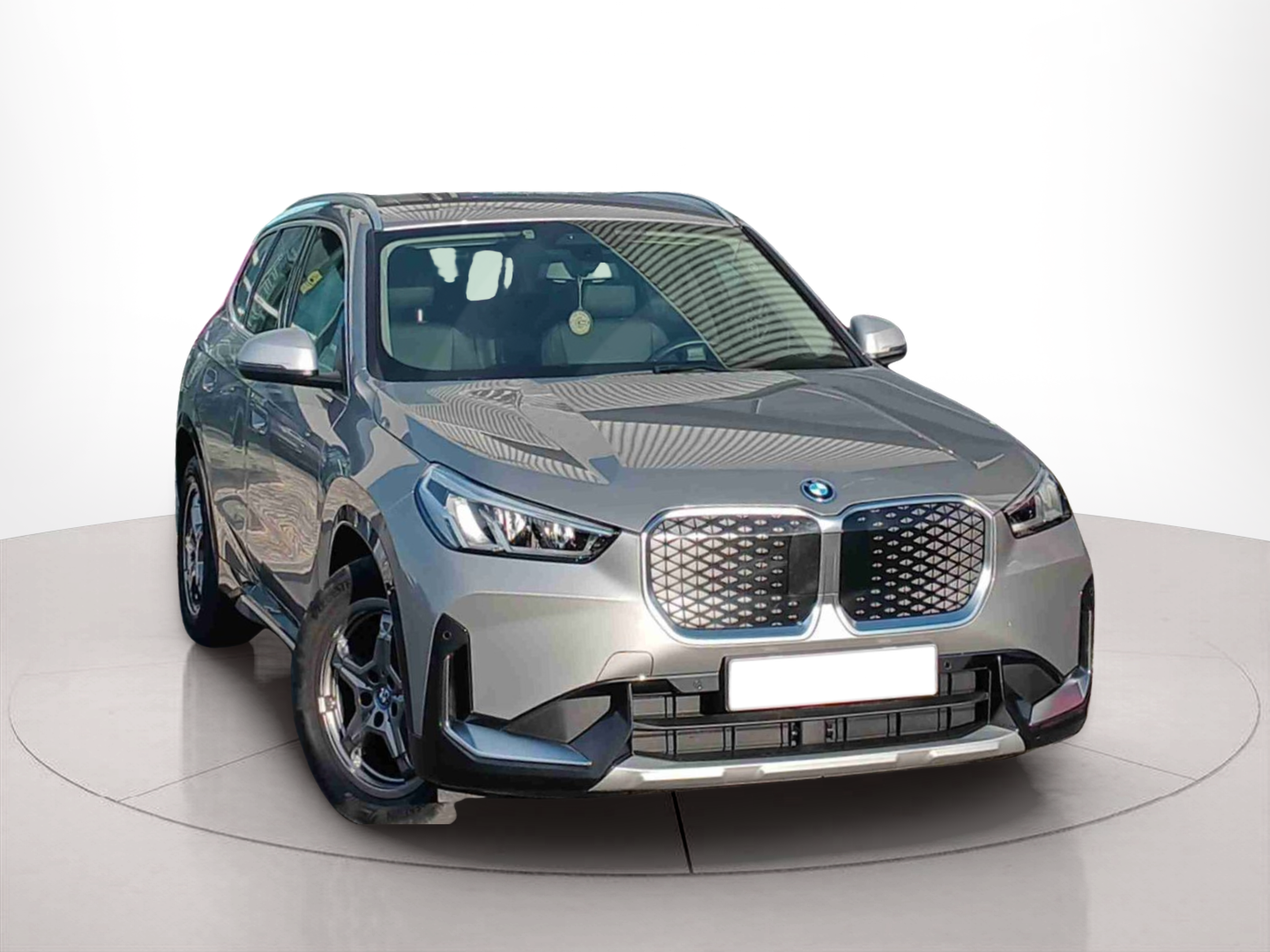 Fotos de BMW iX1 eDrive20 color Gris Plata. Año 2024. 150KW(204CV). Elétrico. En concesionario Santogal Seixal de Seixal