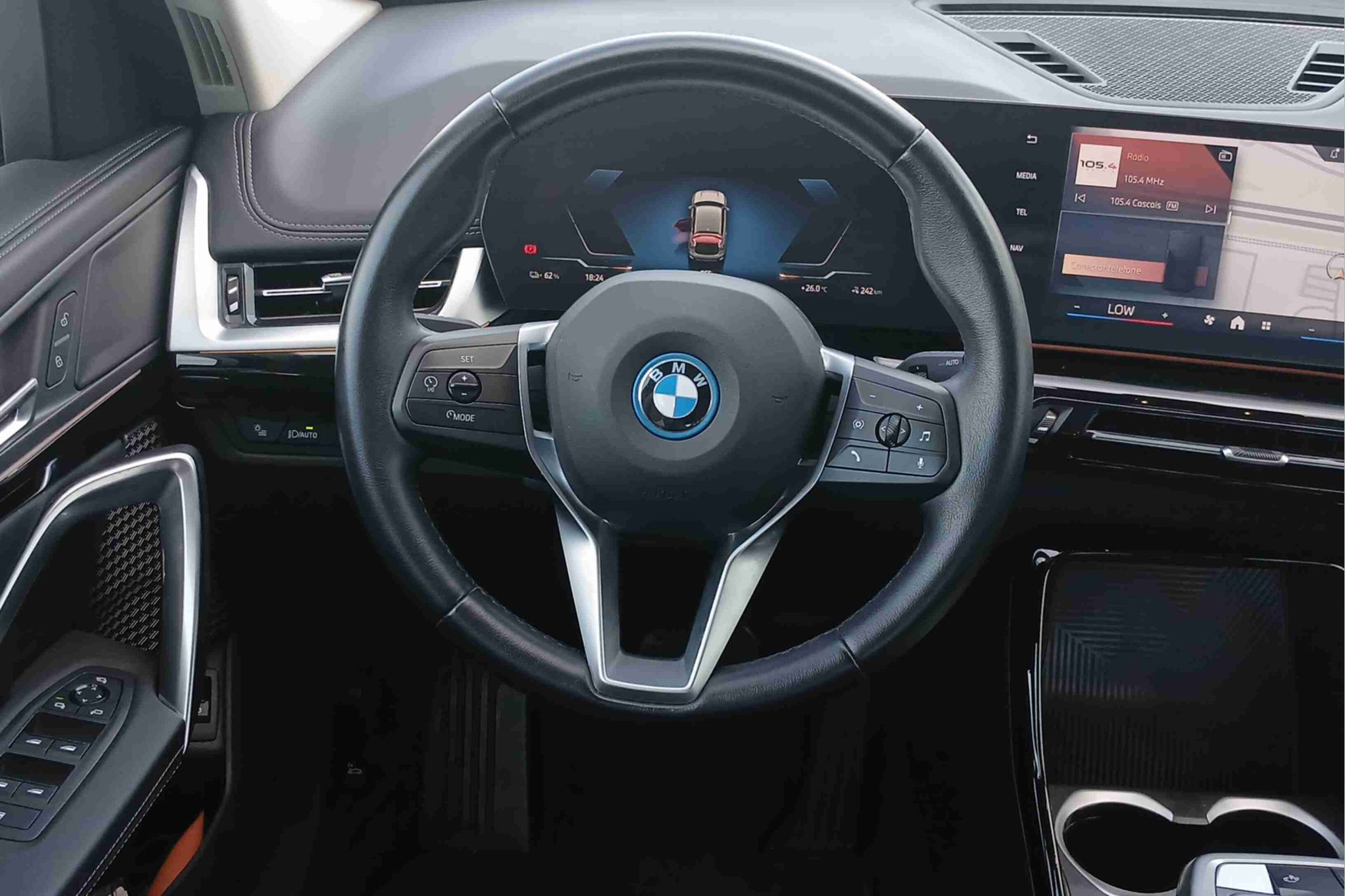 BMW iX1 eDrive20 color Gris Plata. Año 2024. 150KW(204CV). Elétrico. En concesionario Santogal Seixal de Seixal