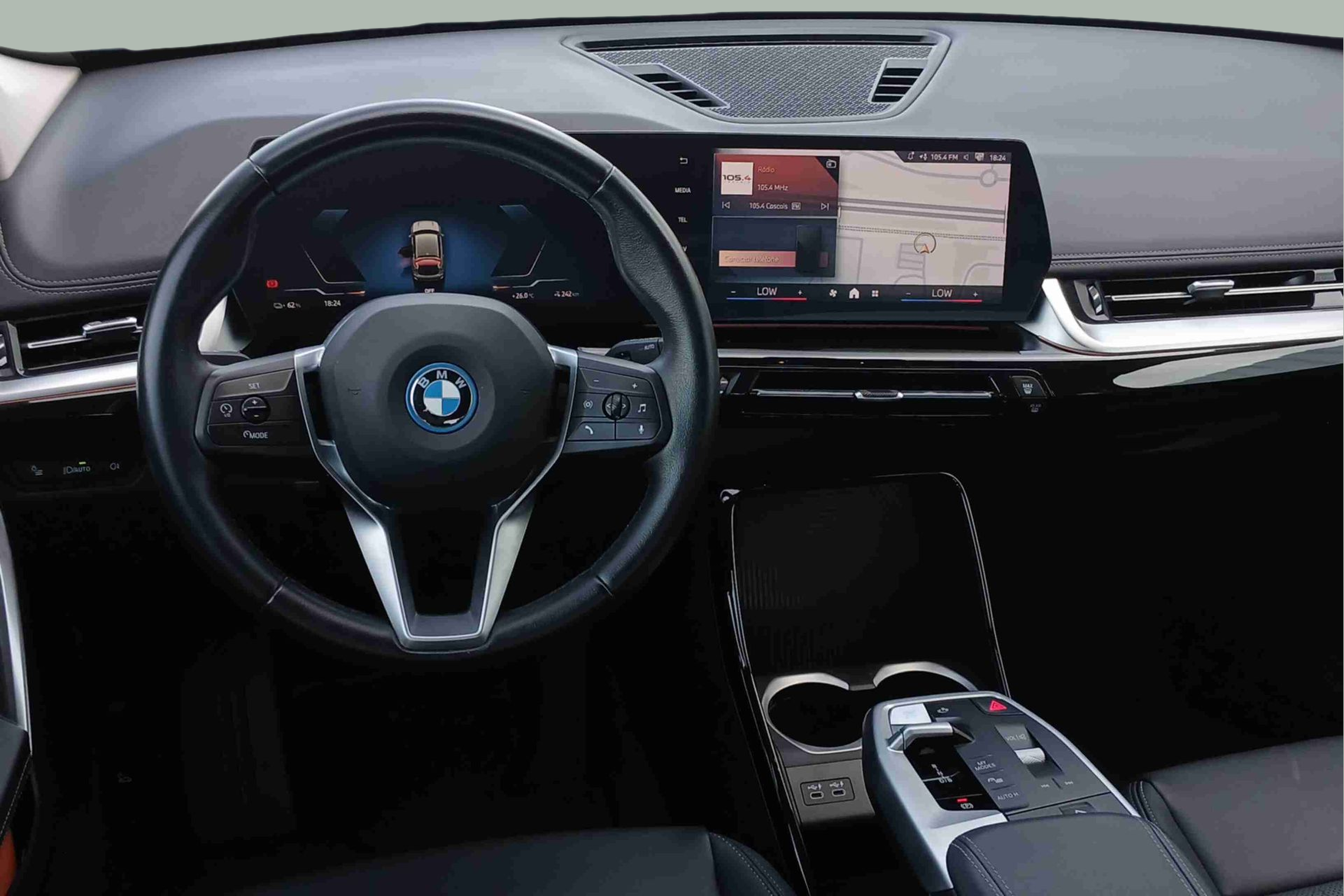 BMW iX1 eDrive20 color Gris Plata. Año 2024. 150KW(204CV). Elétrico. En concesionario Santogal Seixal de Seixal