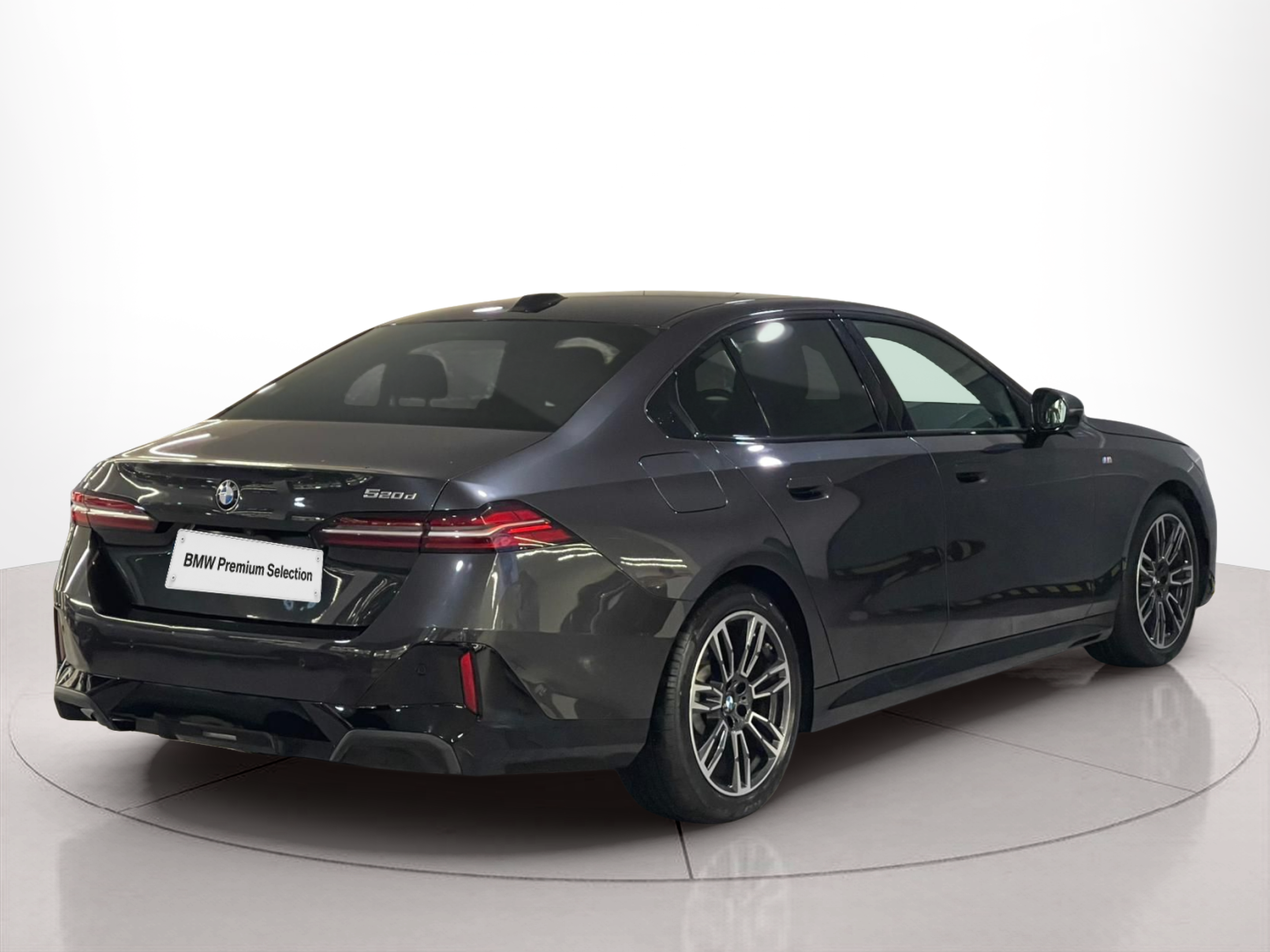 BMW Série 5 520d Berlina color Gris. Año 2024. 145KW(197CV). Diesel. En concesionario Santogal Carnaxide de Oeiras