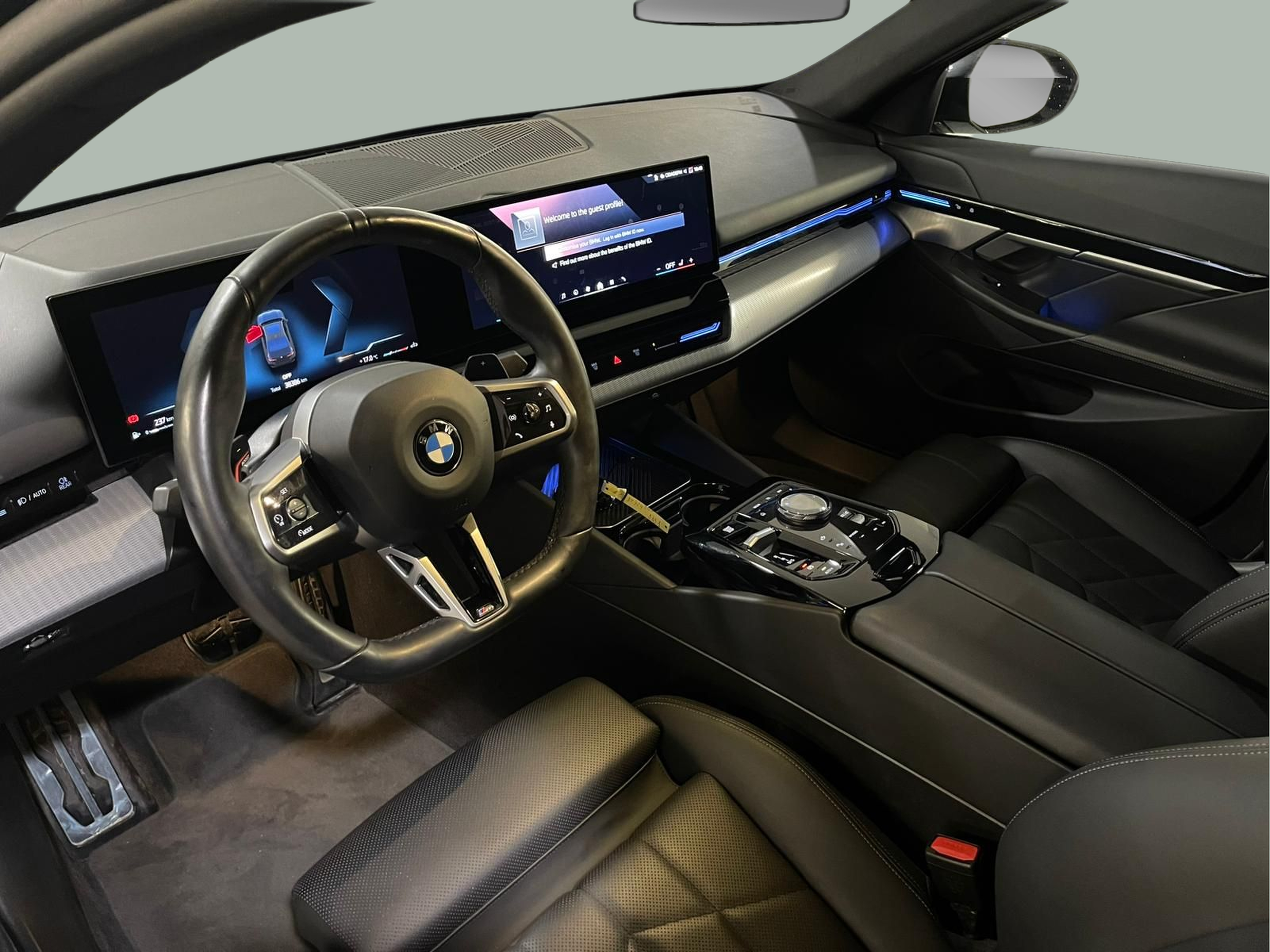 BMW Série 5 520d Berlina color Gris. Año 2024. 145KW(197CV). Diesel. En concesionario Santogal Carnaxide de Oeiras