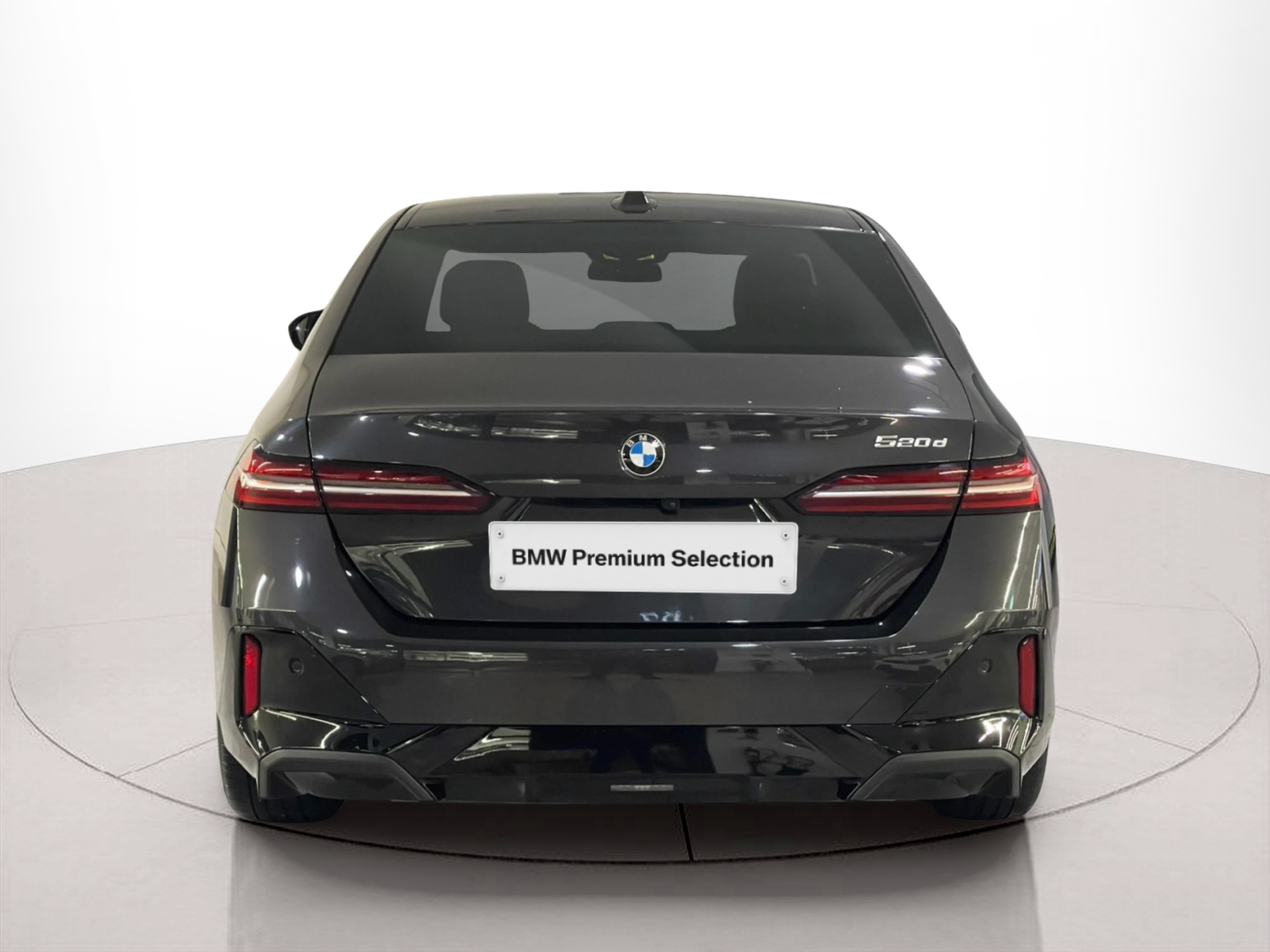 BMW Série 5 520d Berlina color Gris. Año 2024. 145KW(197CV). Diesel. En concesionario Santogal Carnaxide de Oeiras