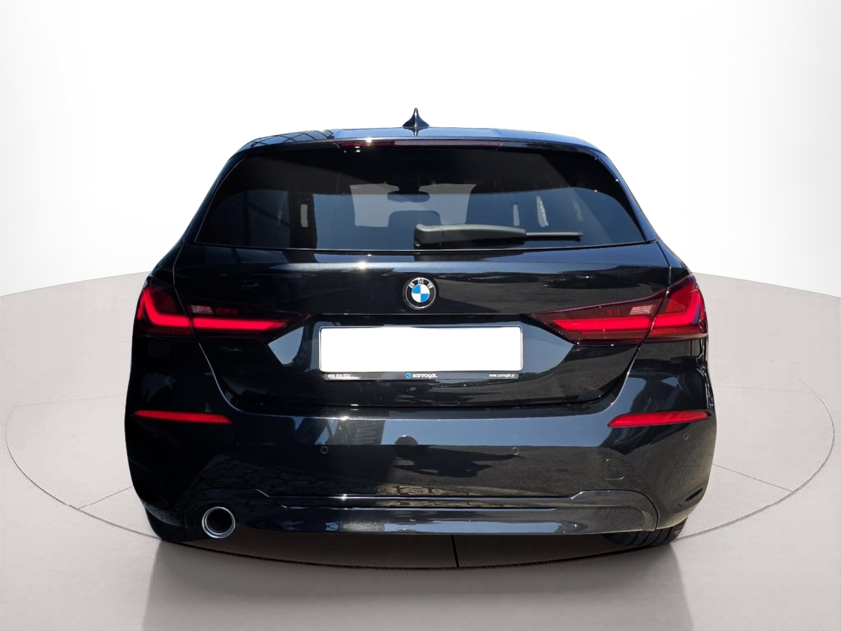 BMW Série 1 116d color Negro. Año 2024. 85KW(116CV). Diesel. En concesionario Santogal Oeiras de Oeiras