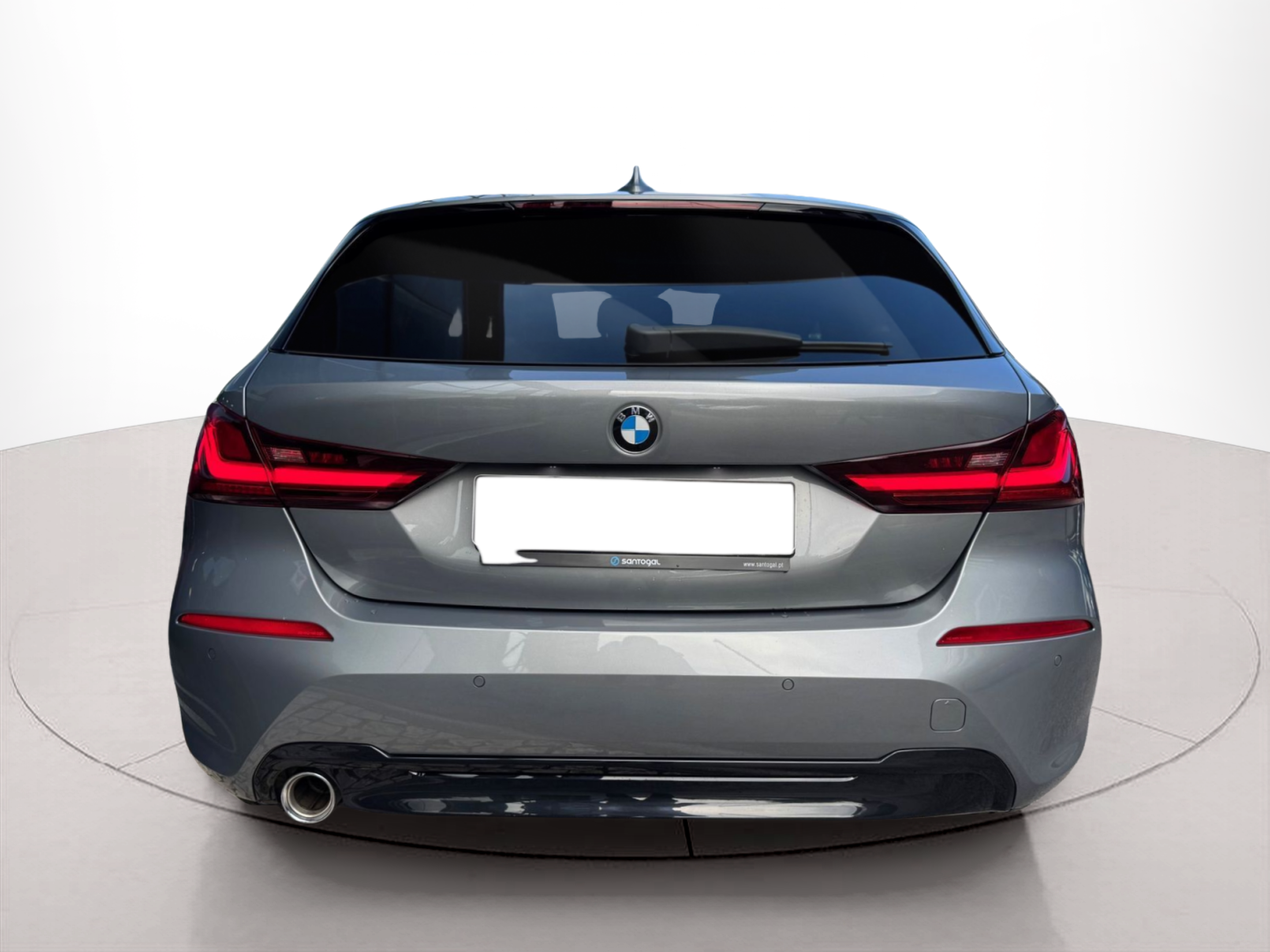 BMW Série 1 116d color Gris. Año 2024. 85KW(116CV). Diesel. En concesionario Santogal Oeiras de Oeiras