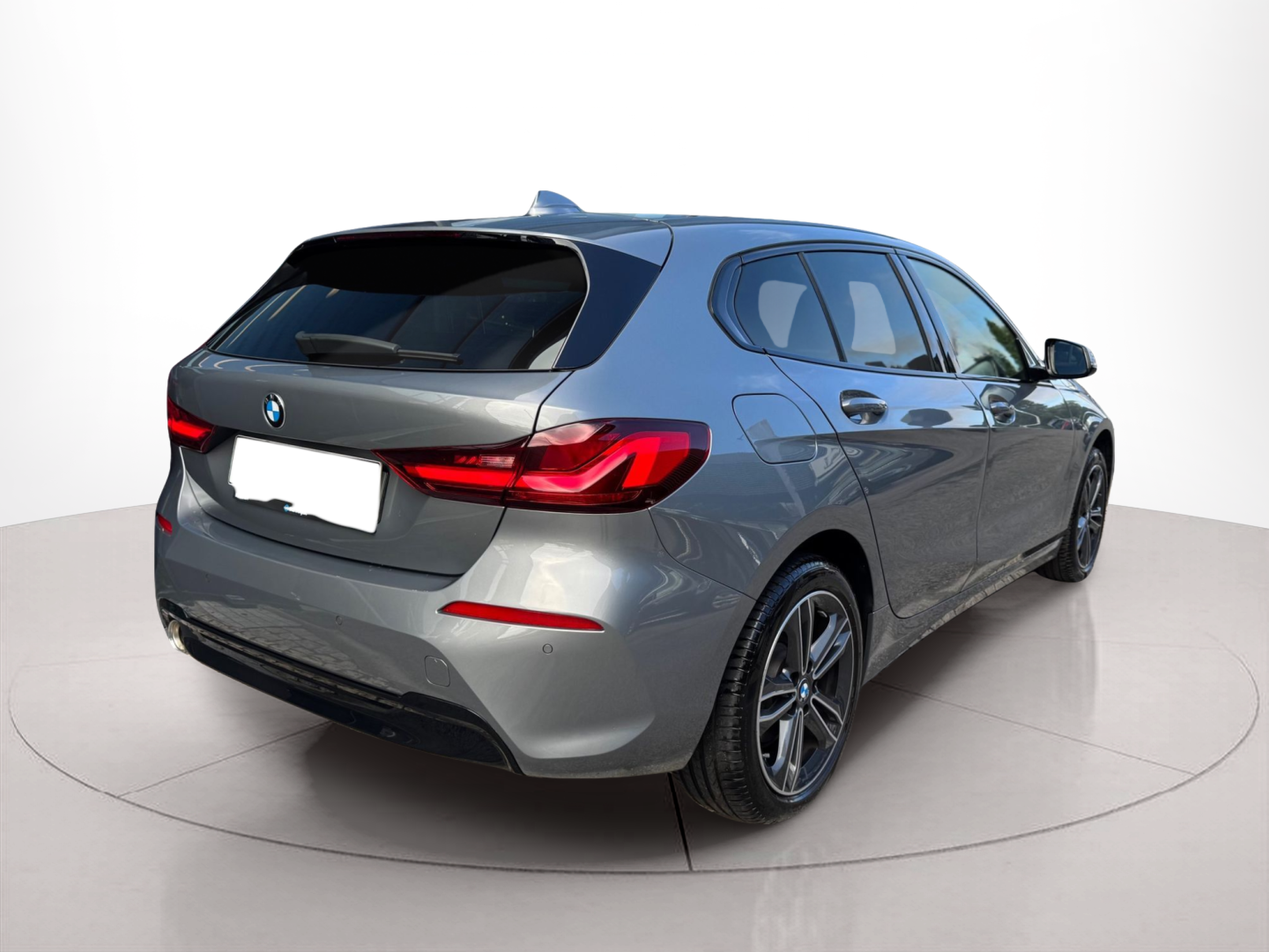 BMW Série 1 116d color Gris. Año 2024. 85KW(116CV). Diesel. En concesionario Santogal Oeiras de Oeiras