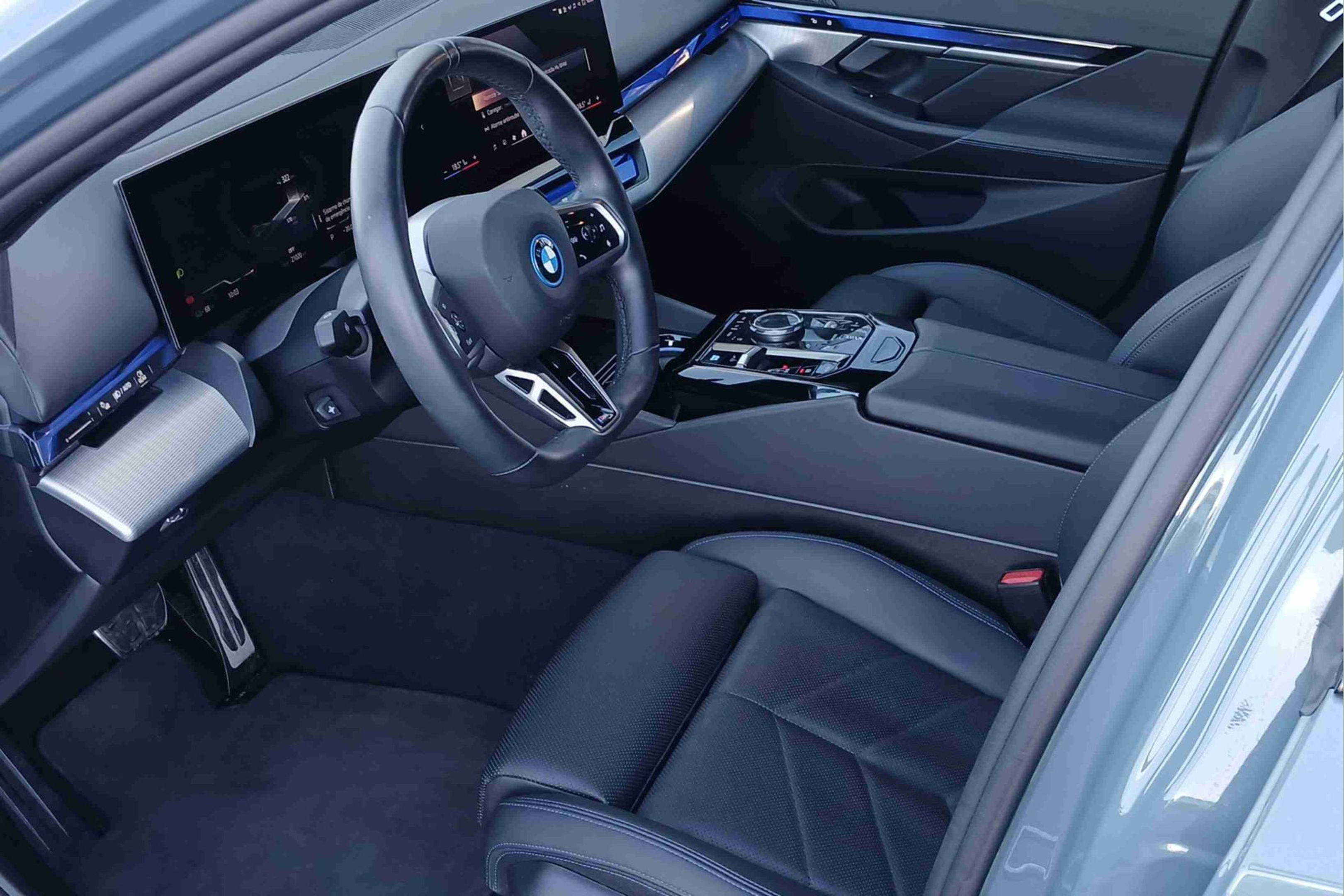 BMW i5 eDrive40 color Verde. Año 2024. 250KW(340CV). Elétrico. En concesionario Santogal Seixal de Seixal