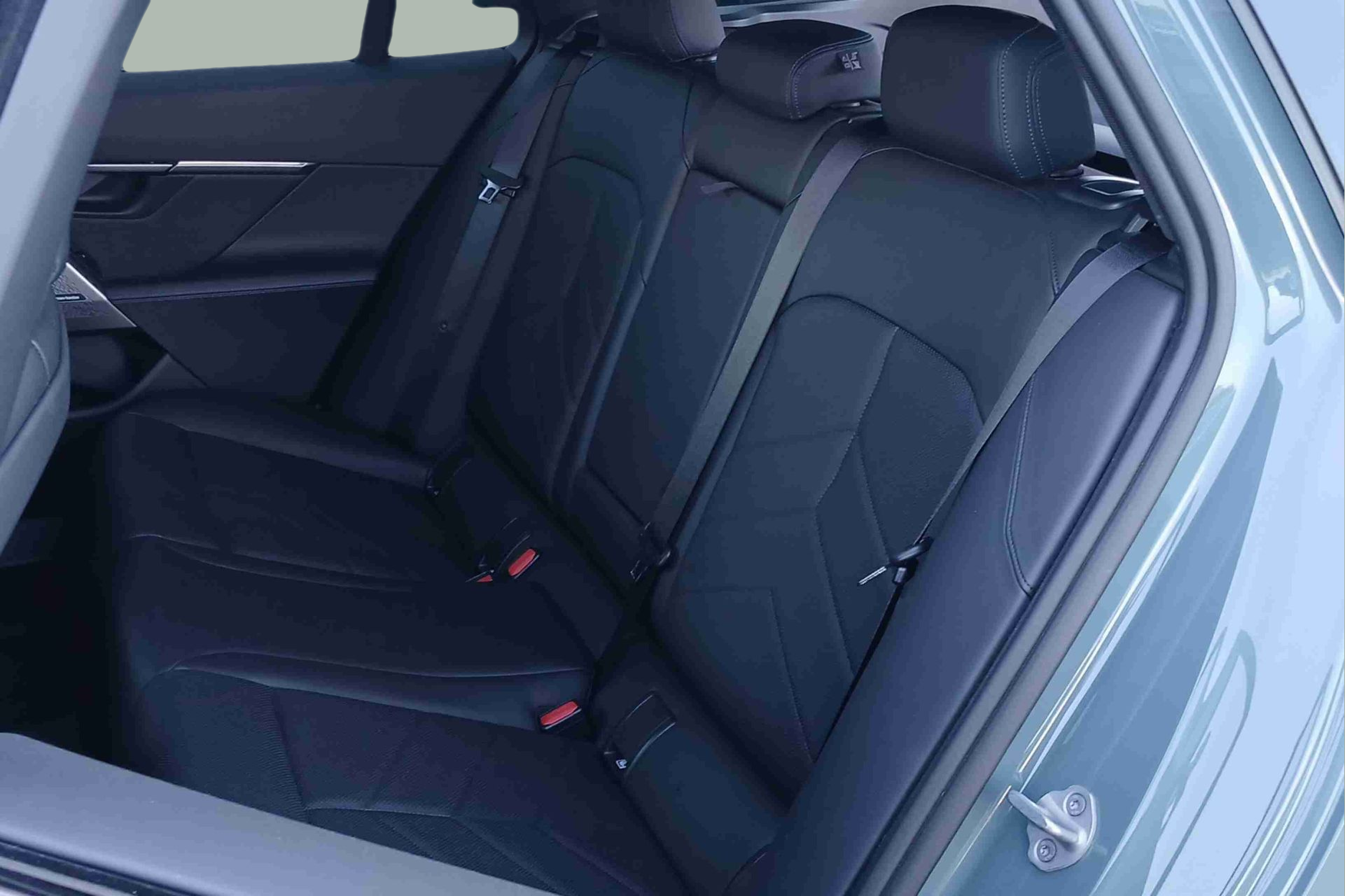 BMW i5 eDrive40 color Verde. Año 2024. 250KW(340CV). Elétrico. En concesionario Santogal Seixal de Seixal
