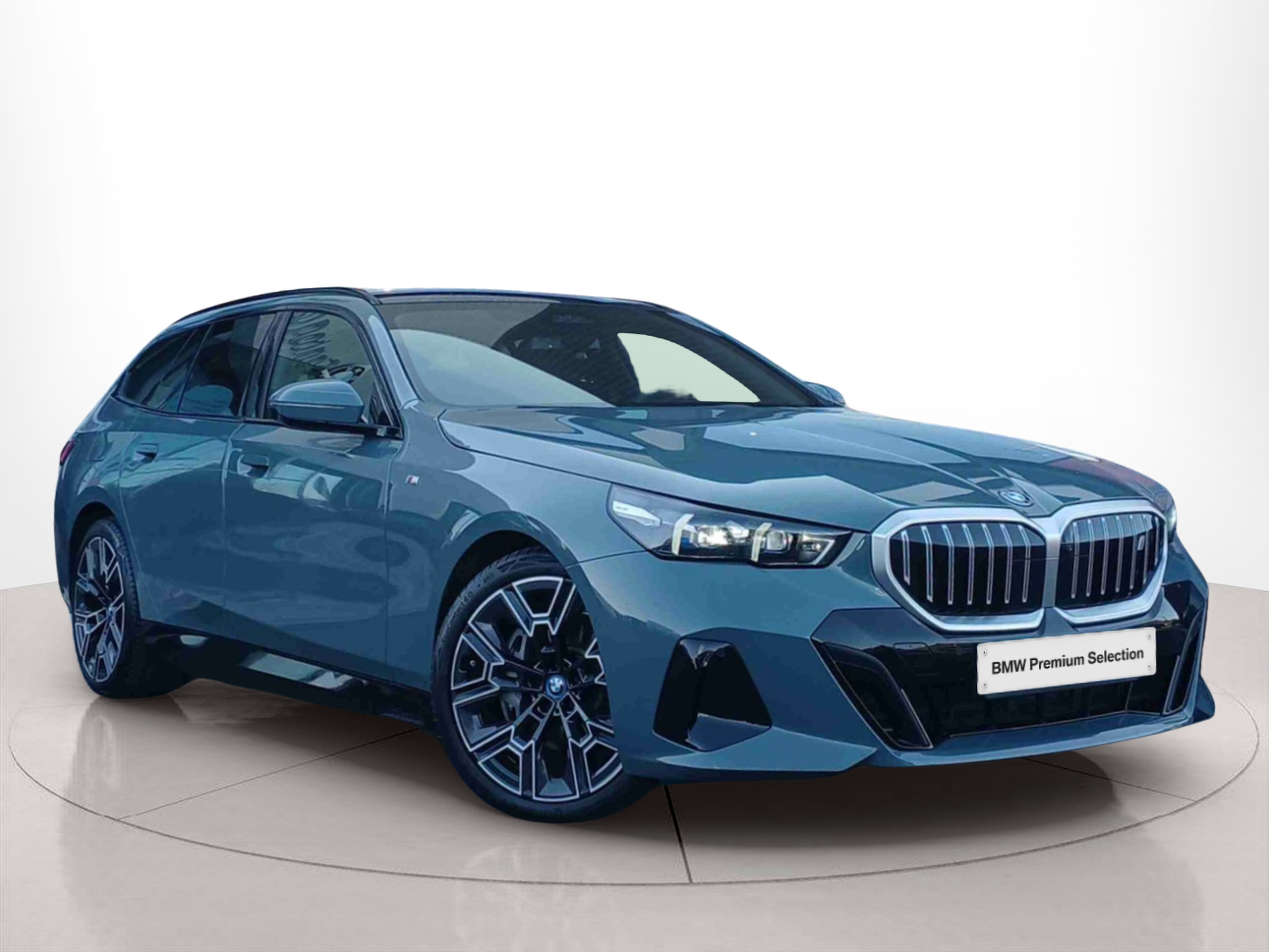 Fotos de BMW i5 eDrive40 color Verde. Año 2024. 250KW(340CV). Elétrico. En concesionario Santogal Seixal de Seixal