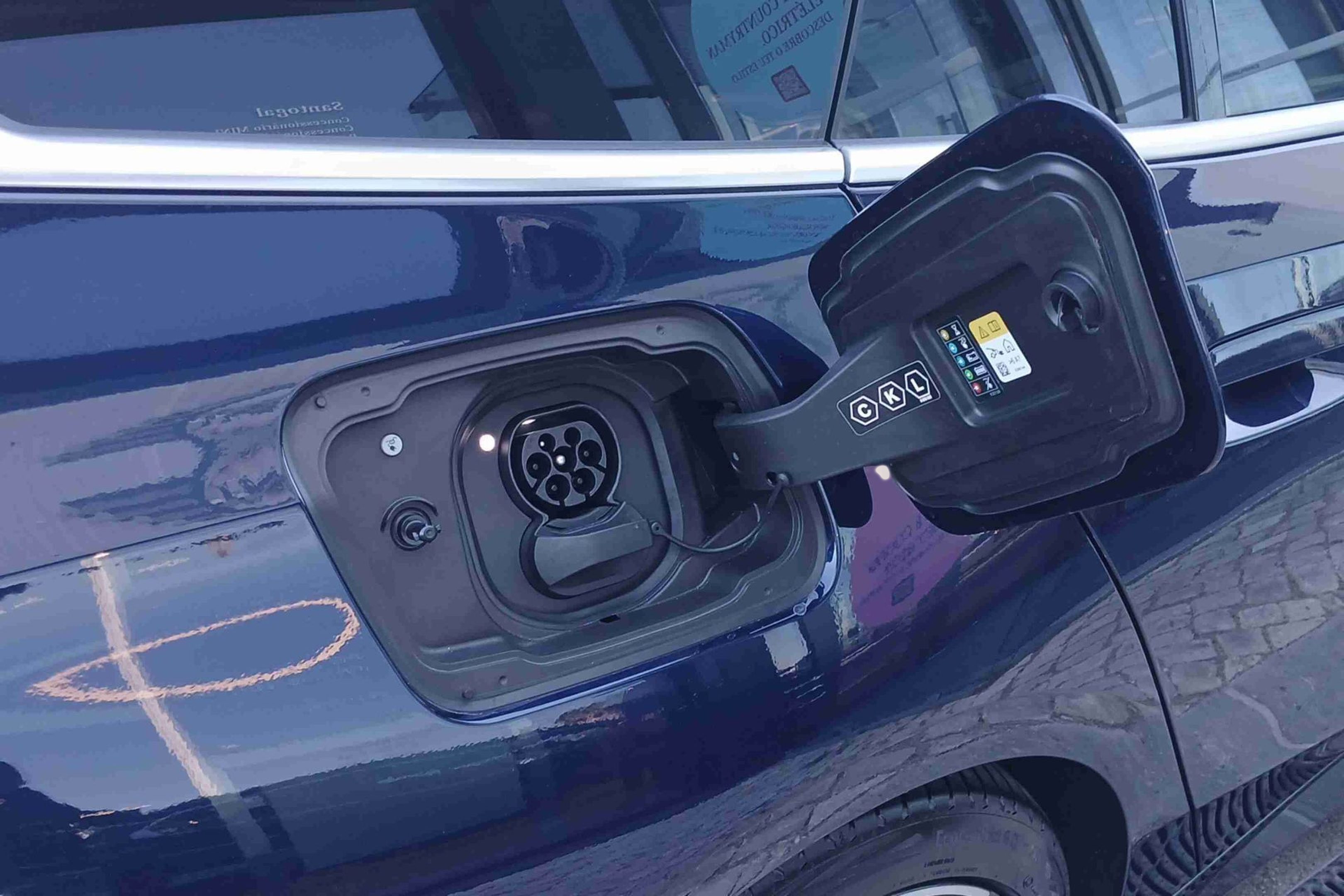 BMW i5 eDrive40 color Azul. Año 2024. 250KW(340CV). Elétrico. En concesionario Santogal Seixal de Seixal