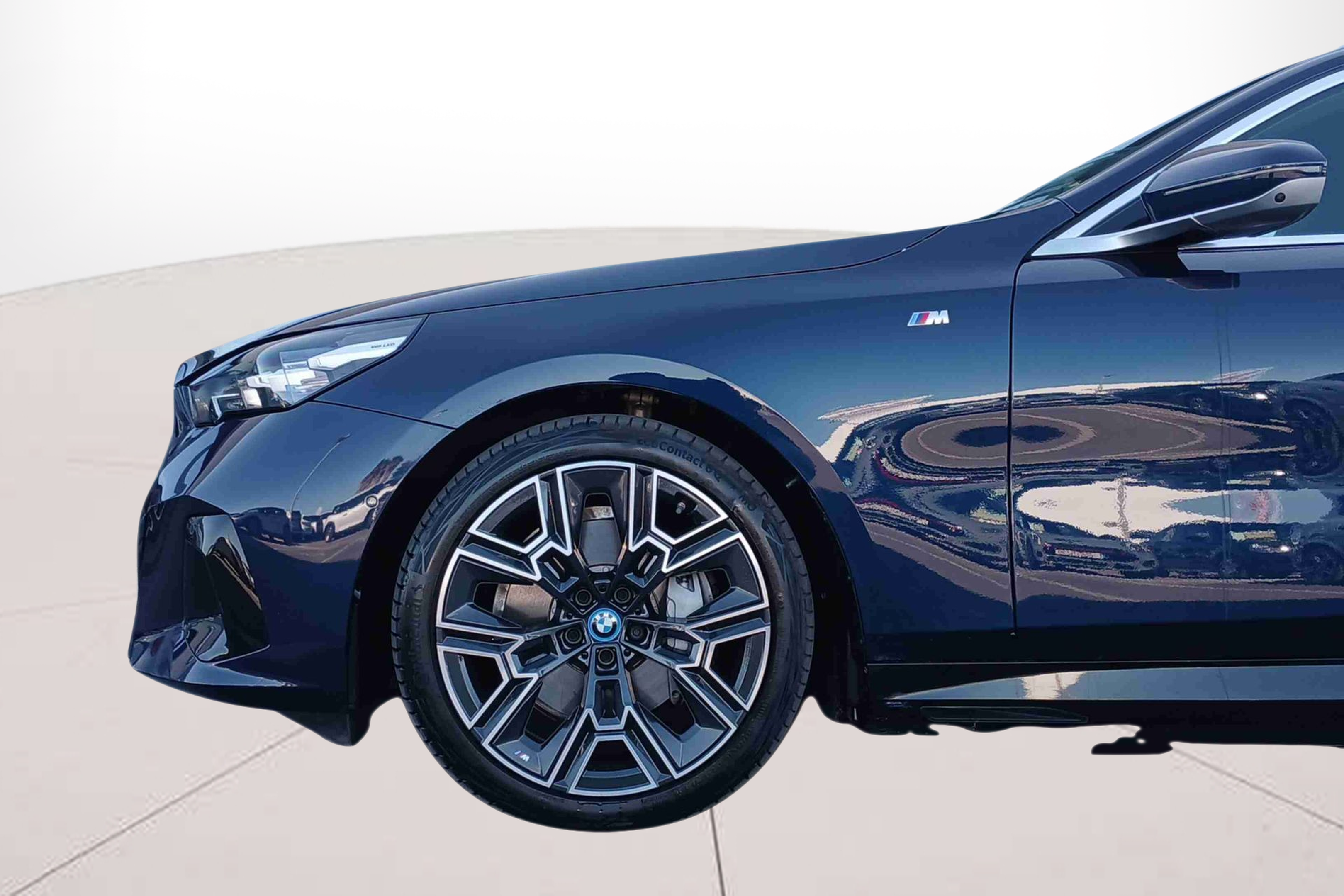 BMW i5 eDrive40 color Azul. Año 2024. 250KW(340CV). Elétrico. En concesionario Santogal Seixal de Seixal