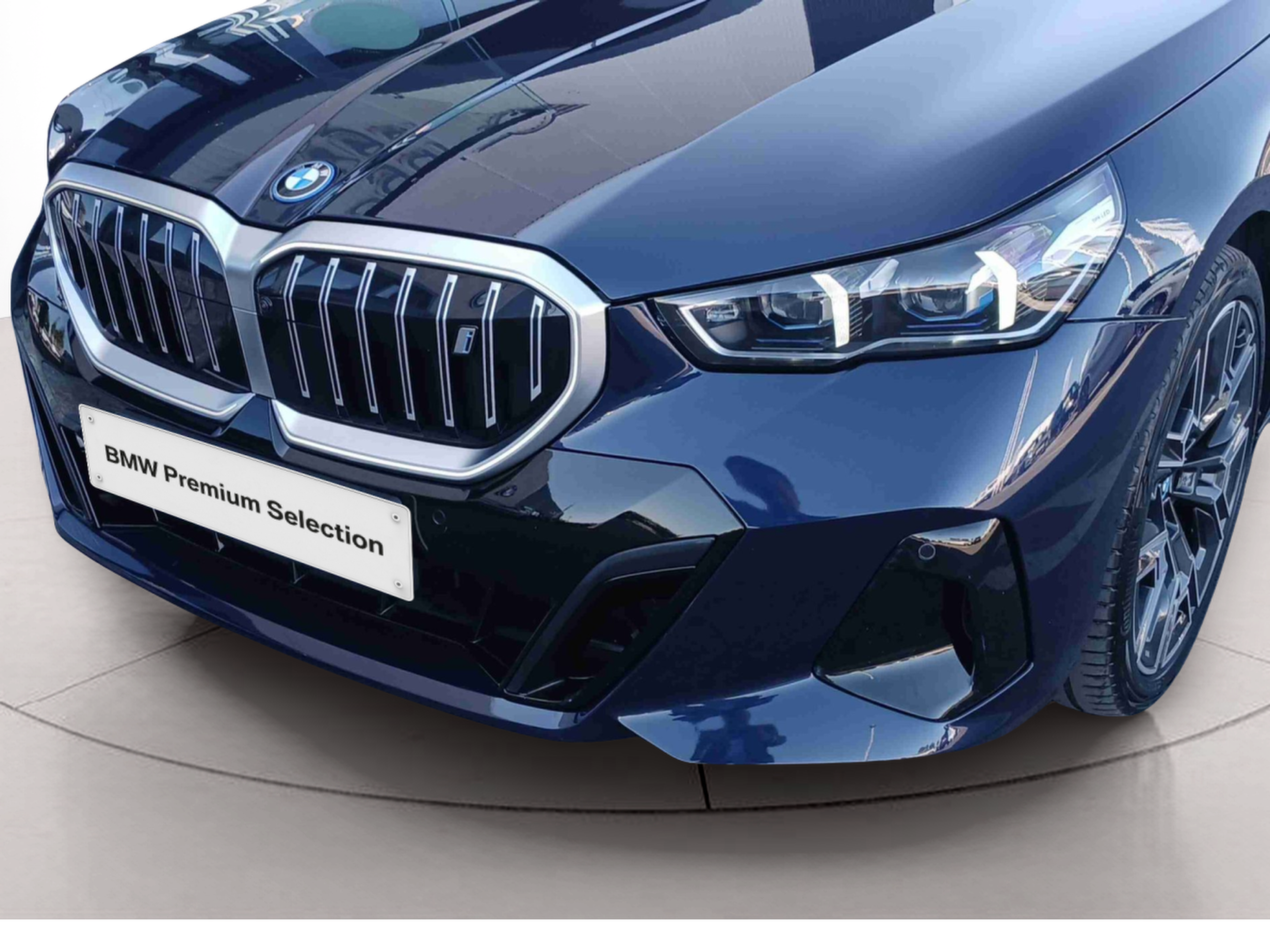BMW i5 eDrive40 color Azul. Año 2024. 250KW(340CV). Elétrico. En concesionario Santogal Seixal de Seixal