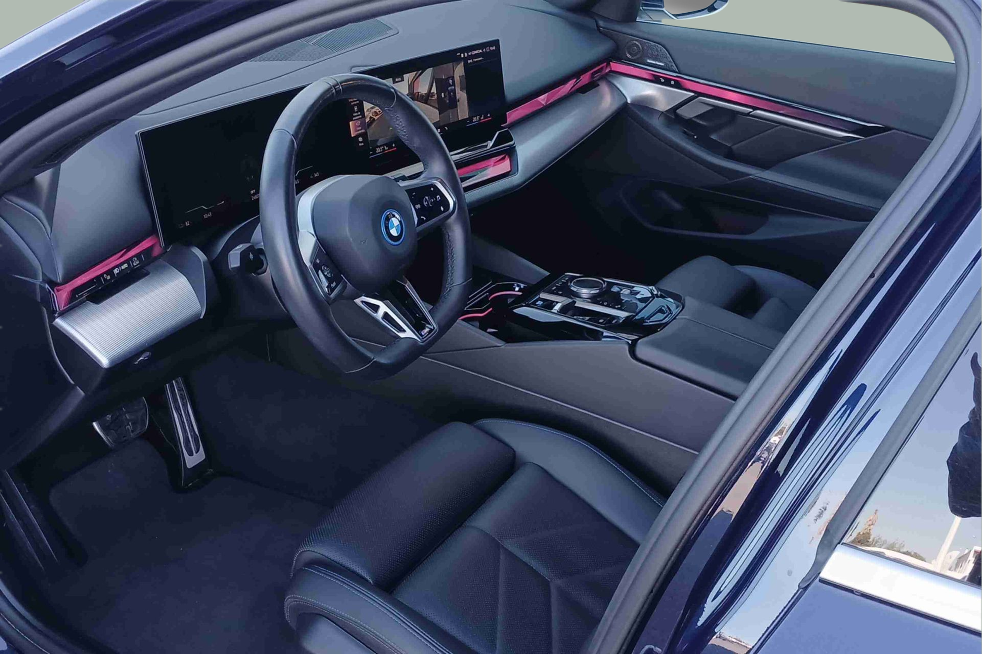 BMW i5 eDrive40 color Azul. Año 2024. 250KW(340CV). Elétrico. En concesionario Santogal Seixal de Seixal