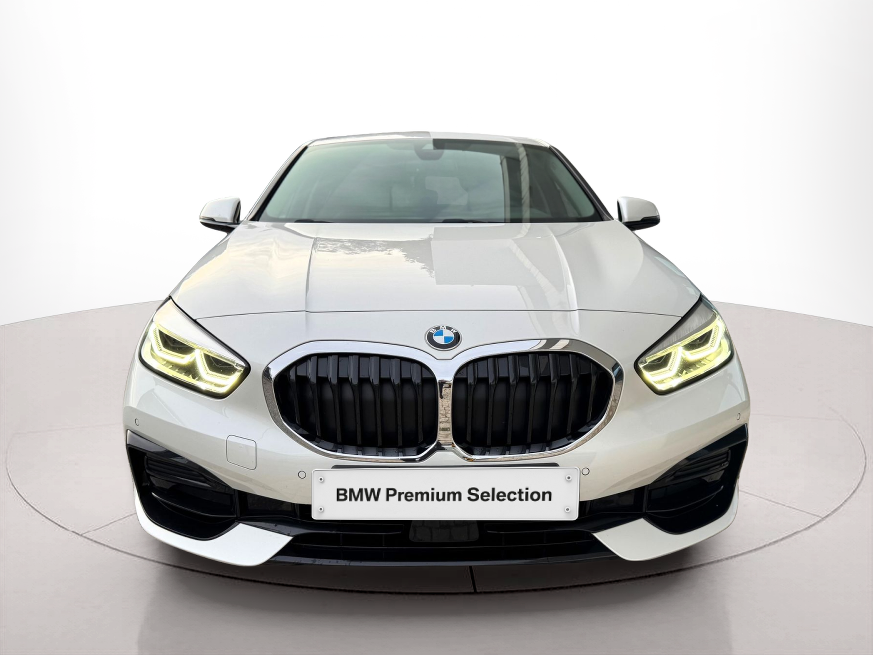 Fotos de BMW Série 1 116d color Blanco. Año 2024. 85KW(116CV). Diesel. En concesionario Santogal Oeiras de Oeiras