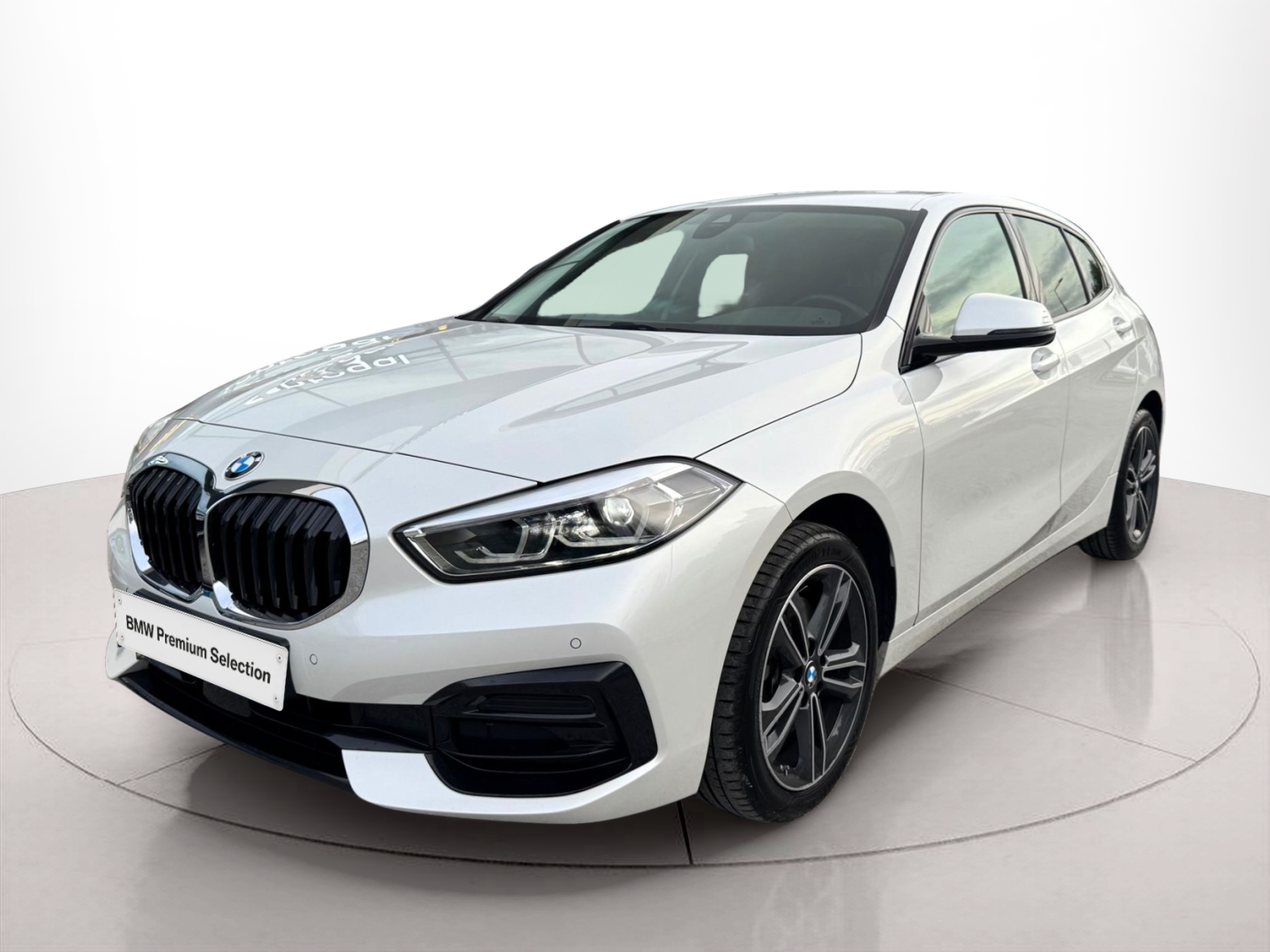 Fotos de BMW Série 1 116d color Blanco. Año 2024. 85KW(116CV). Diesel. En concesionario Santogal Oeiras de Oeiras