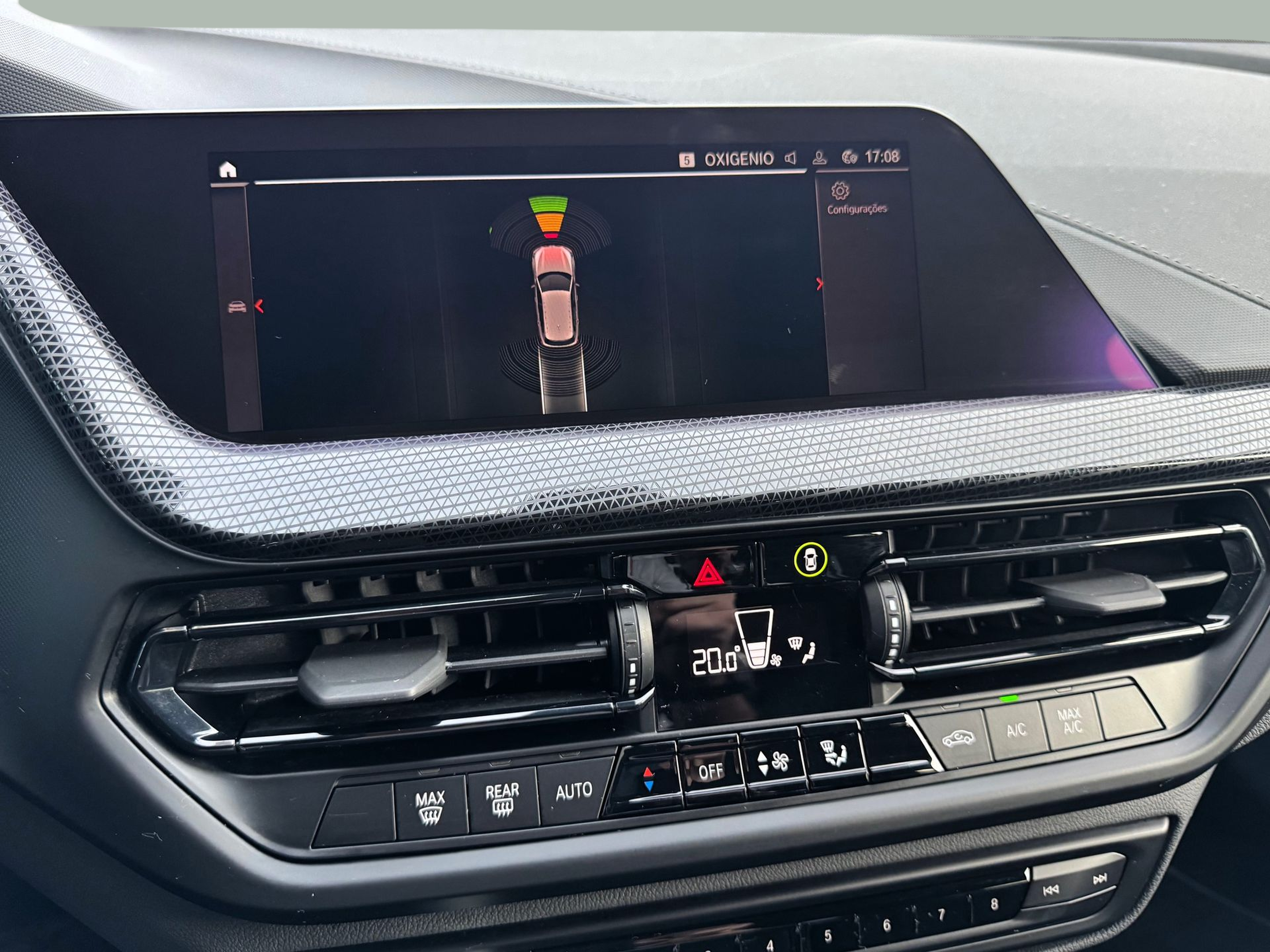 BMW Série 1 116d color Blanco. Año 2024. 85KW(116CV). Diesel. En concesionario Santogal Oeiras de Oeiras