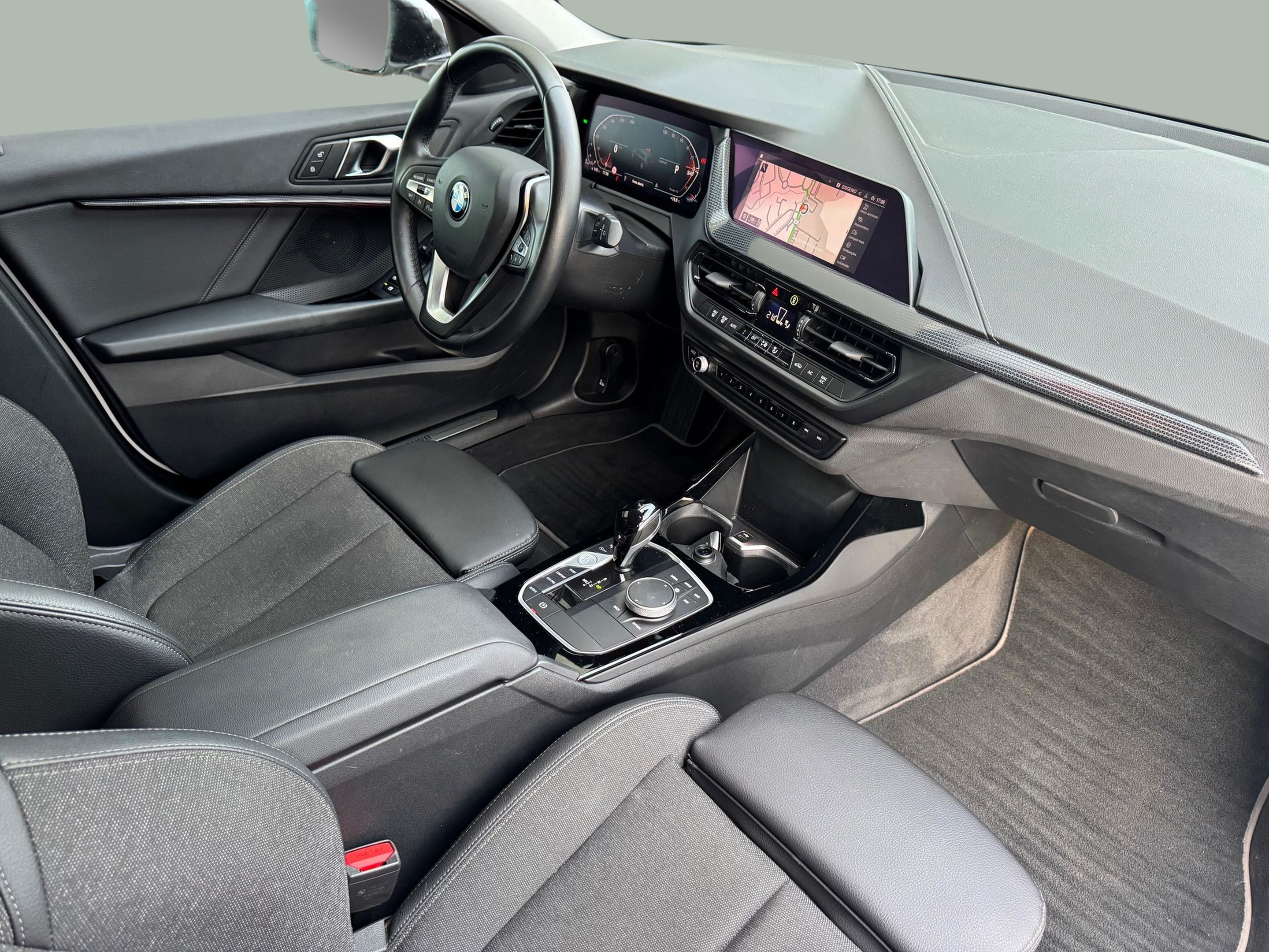 BMW Série 1 116d color Blanco. Año 2024. 85KW(116CV). Diesel. En concesionario Santogal Oeiras de Oeiras