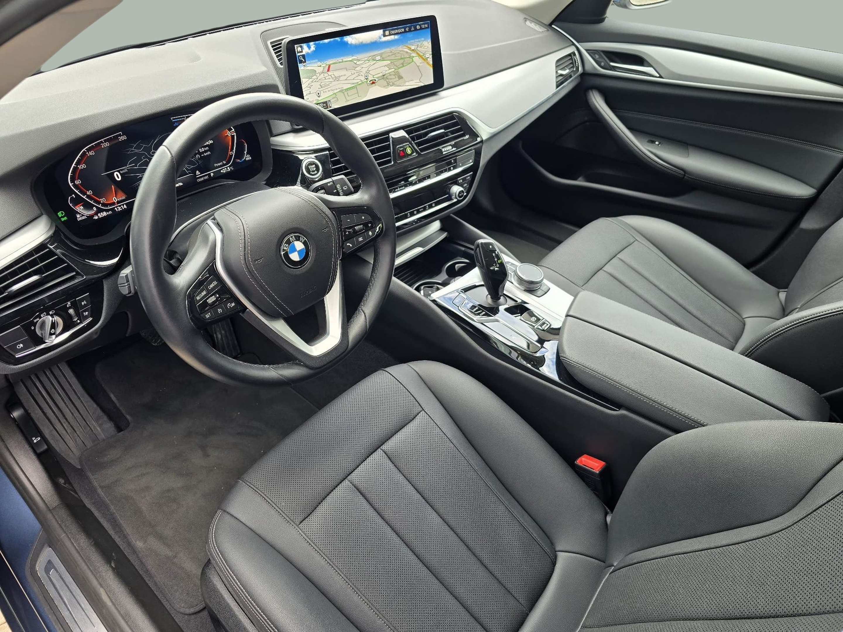 BMW Série 5 520d Touring color Azul. Año 2024. 140KW(190CV). Diesel. En concesionario Santogal Oeiras de Oeiras