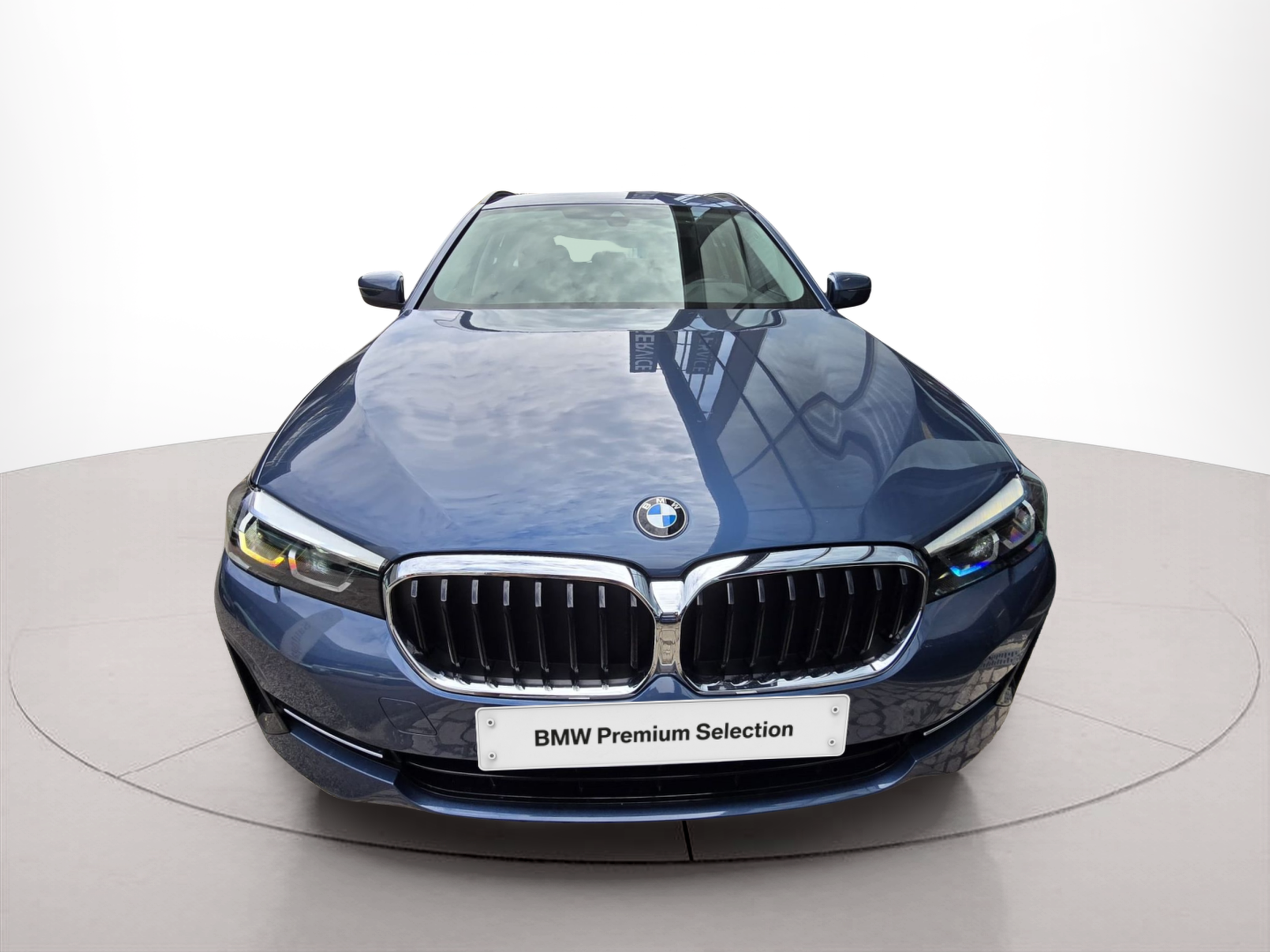 Fotos de BMW Série 5 520d Touring color Azul. Año 2024. 140KW(190CV). Diesel. En concesionario Santogal Oeiras de Oeiras