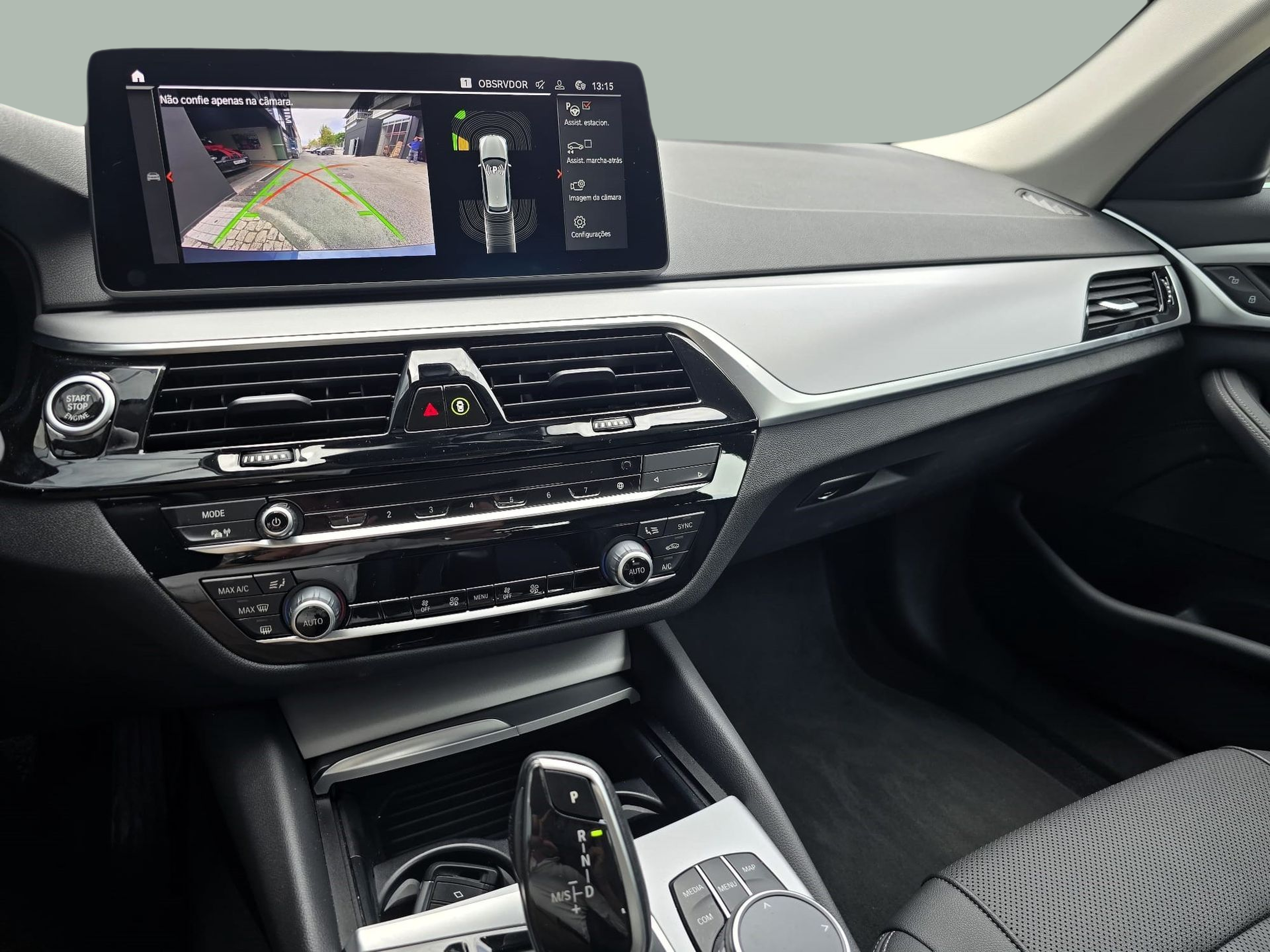 BMW Série 5 520d Touring color Azul. Año 2024. 140KW(190CV). Diesel. En concesionario Santogal Oeiras de Oeiras