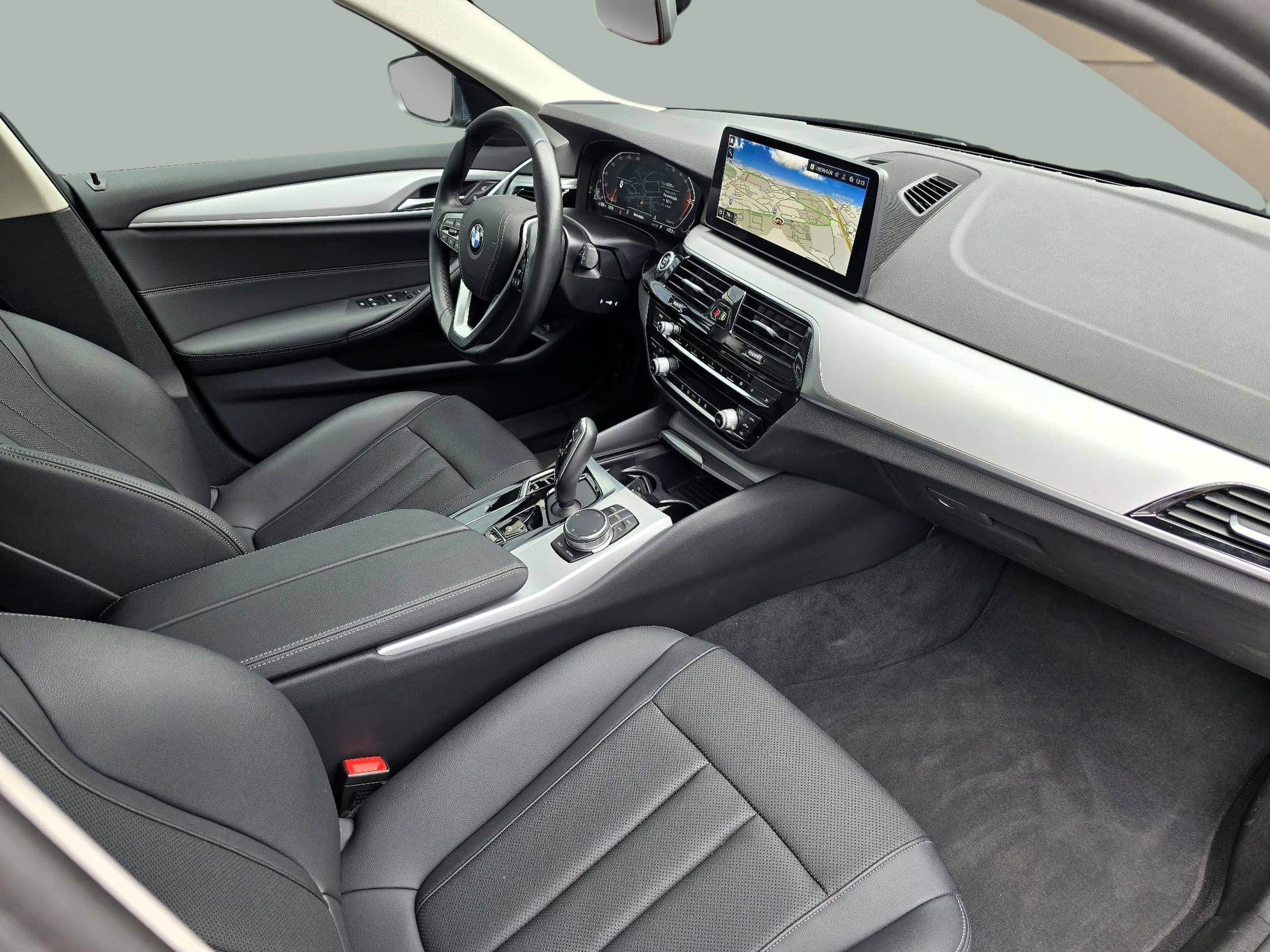 BMW Série 5 520d Touring color Azul. Año 2024. 140KW(190CV). Diesel. En concesionario Santogal Oeiras de Oeiras