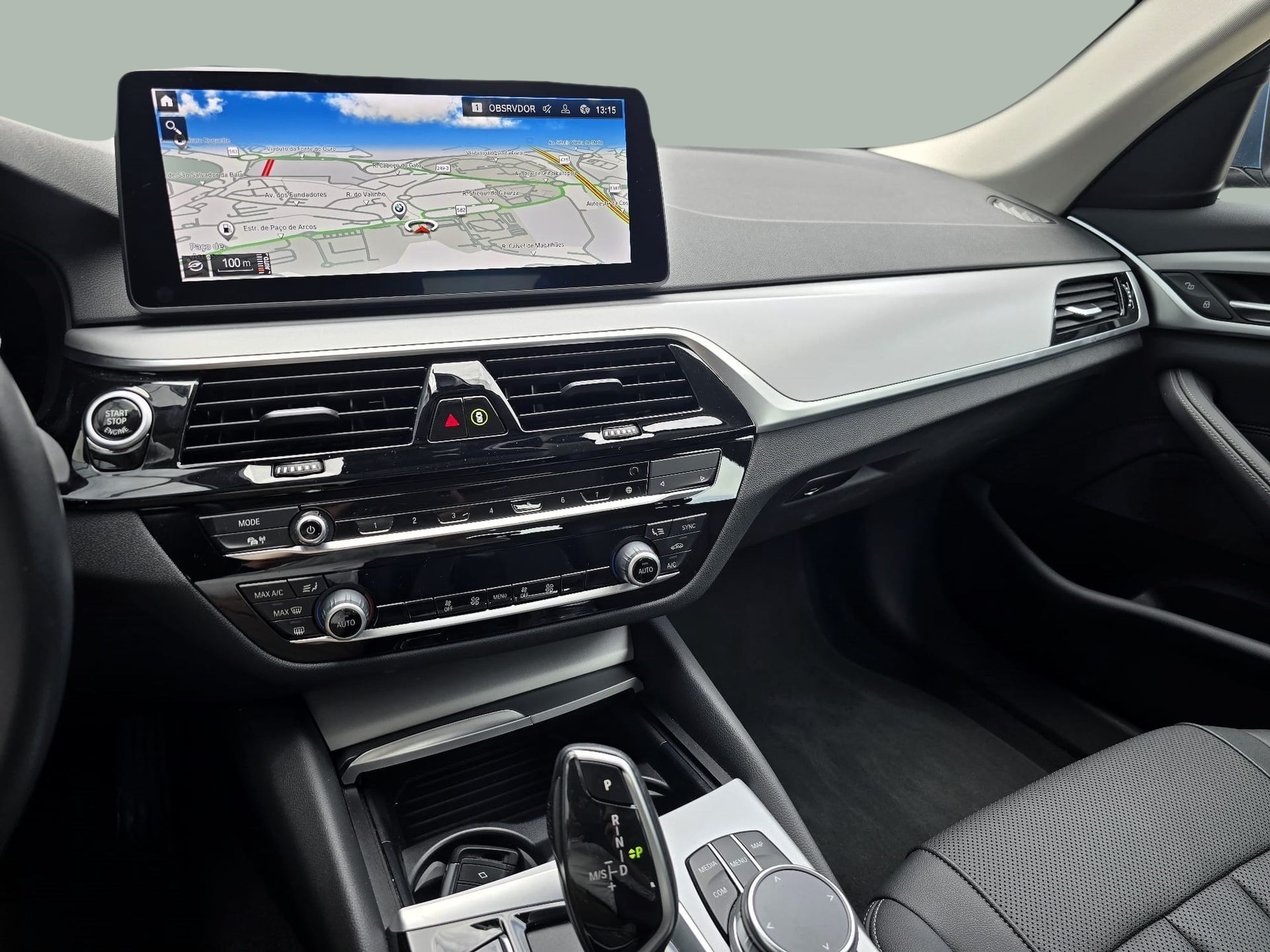 BMW Série 5 520d Touring color Azul. Año 2024. 140KW(190CV). Diesel. En concesionario Santogal Oeiras de Oeiras