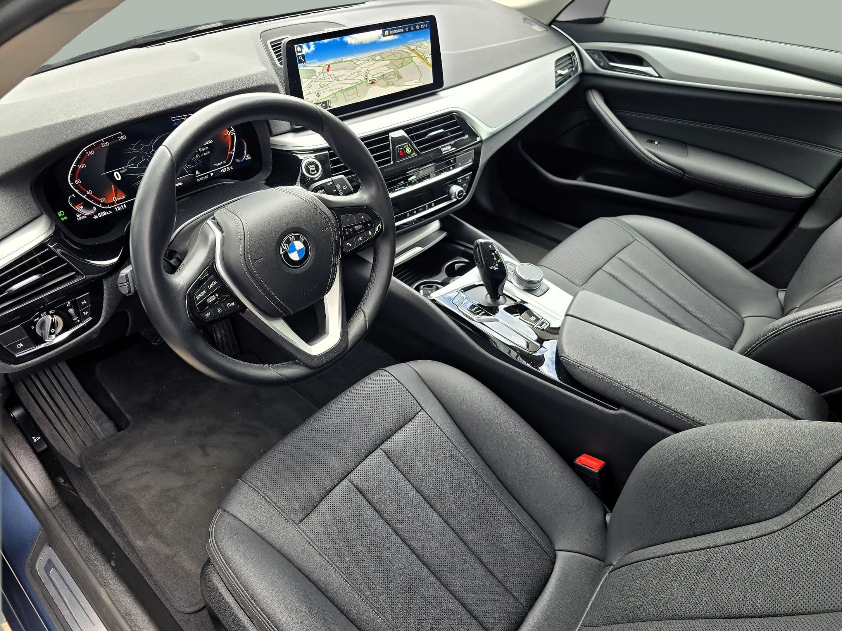 BMW Série 5 520d Touring color Azul. Año 2024. 140KW(190CV). Diesel. En concesionario Santogal Oeiras de Oeiras