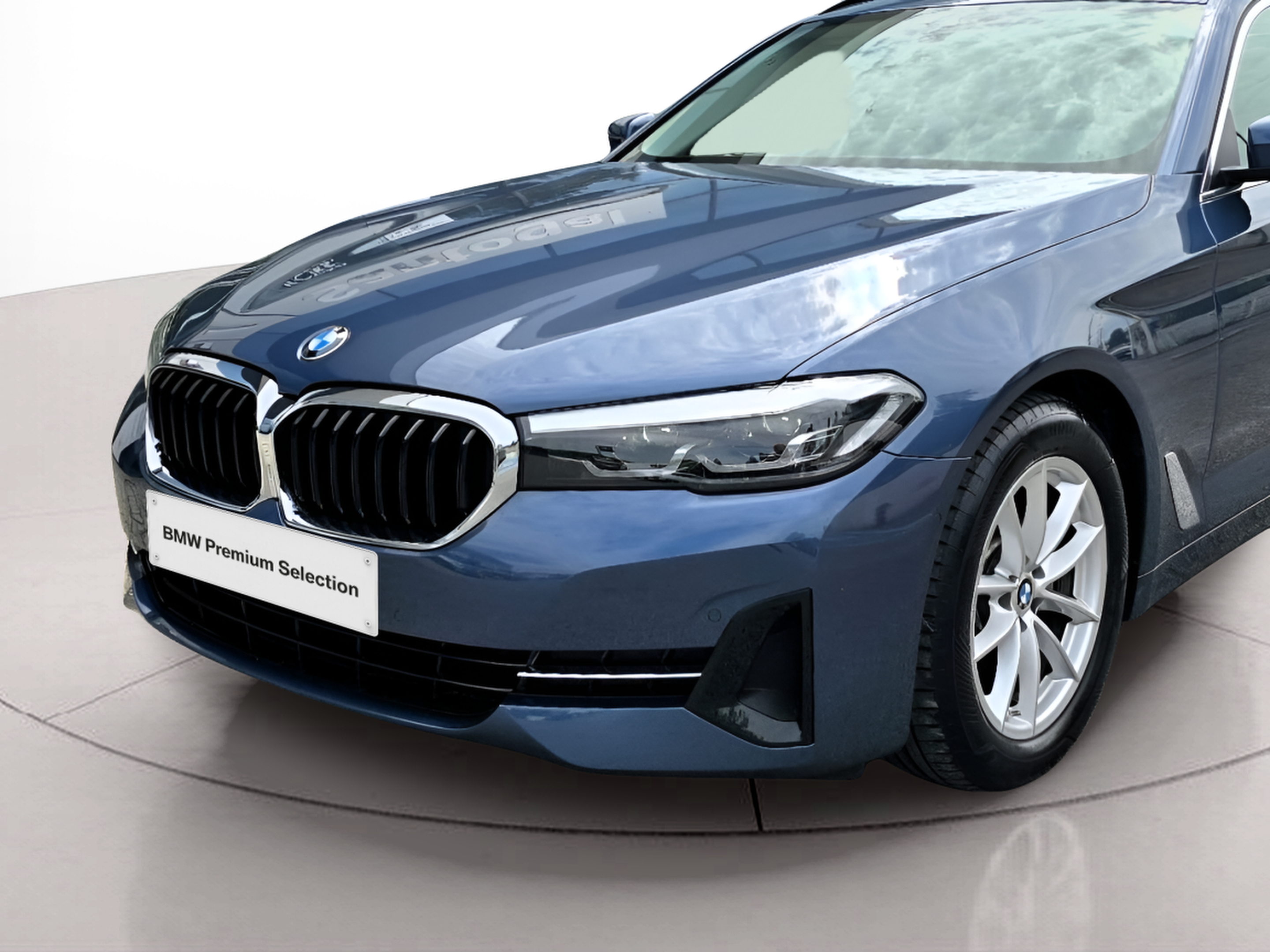 BMW Série 5 520d Touring color Azul. Año 2024. 140KW(190CV). Diesel. En concesionario Santogal Oeiras de Oeiras