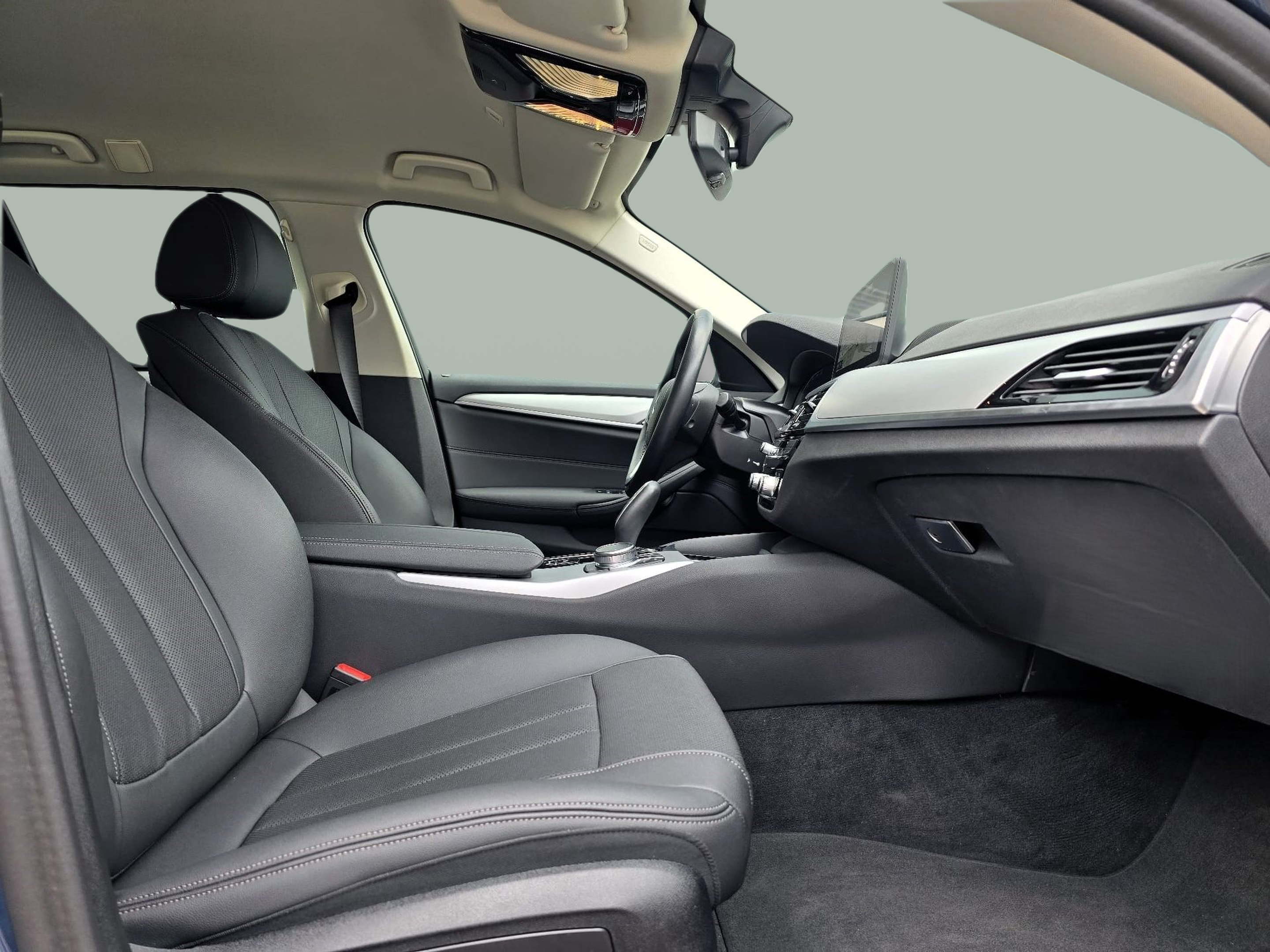 BMW Série 5 520d Touring color Azul. Año 2024. 140KW(190CV). Diesel. En concesionario Santogal Oeiras de Oeiras