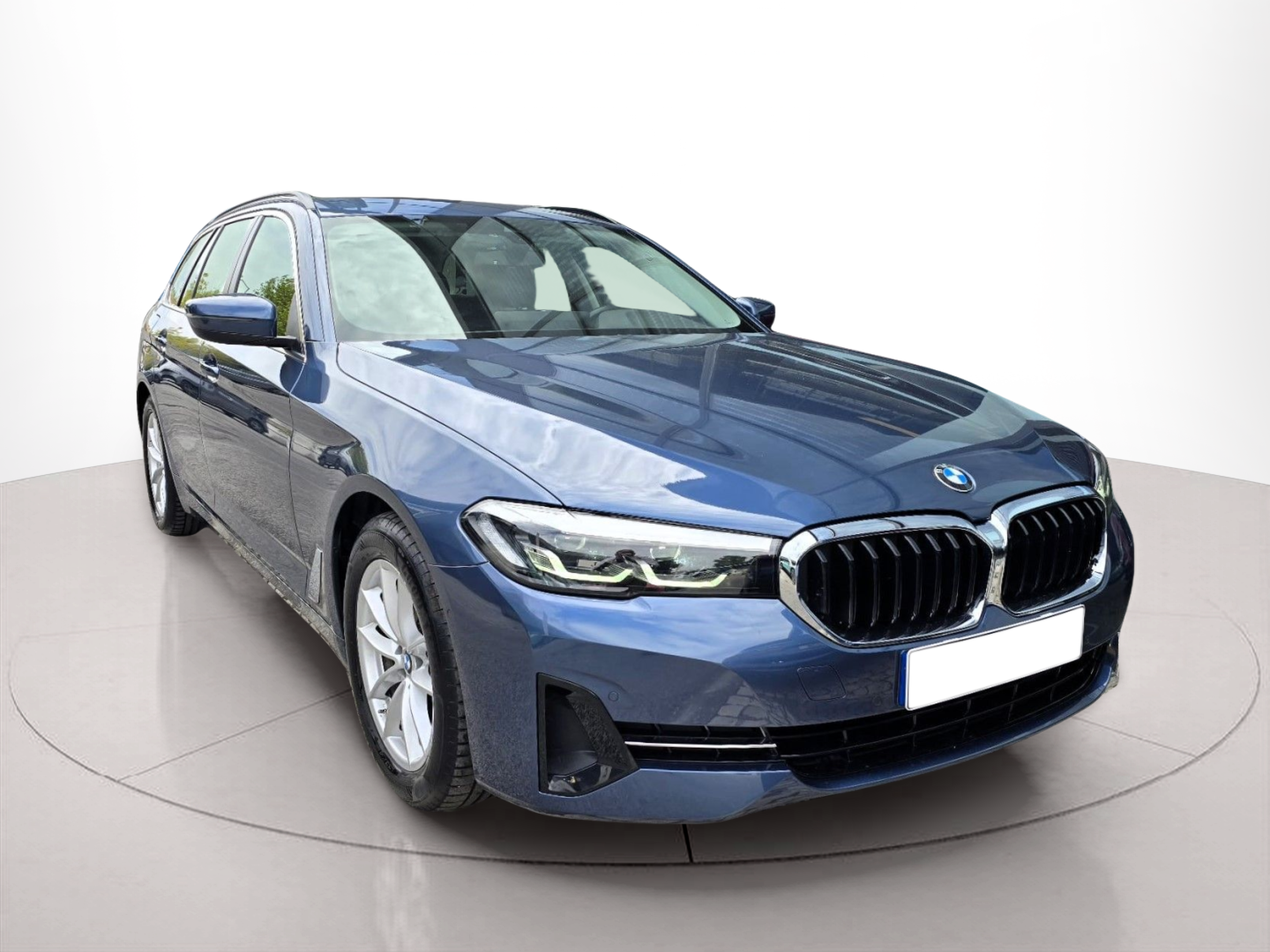 BMW Série 5 520d Touring color Azul. Año 2024. 140KW(190CV). Diesel. En concesionario Santogal Oeiras de Oeiras