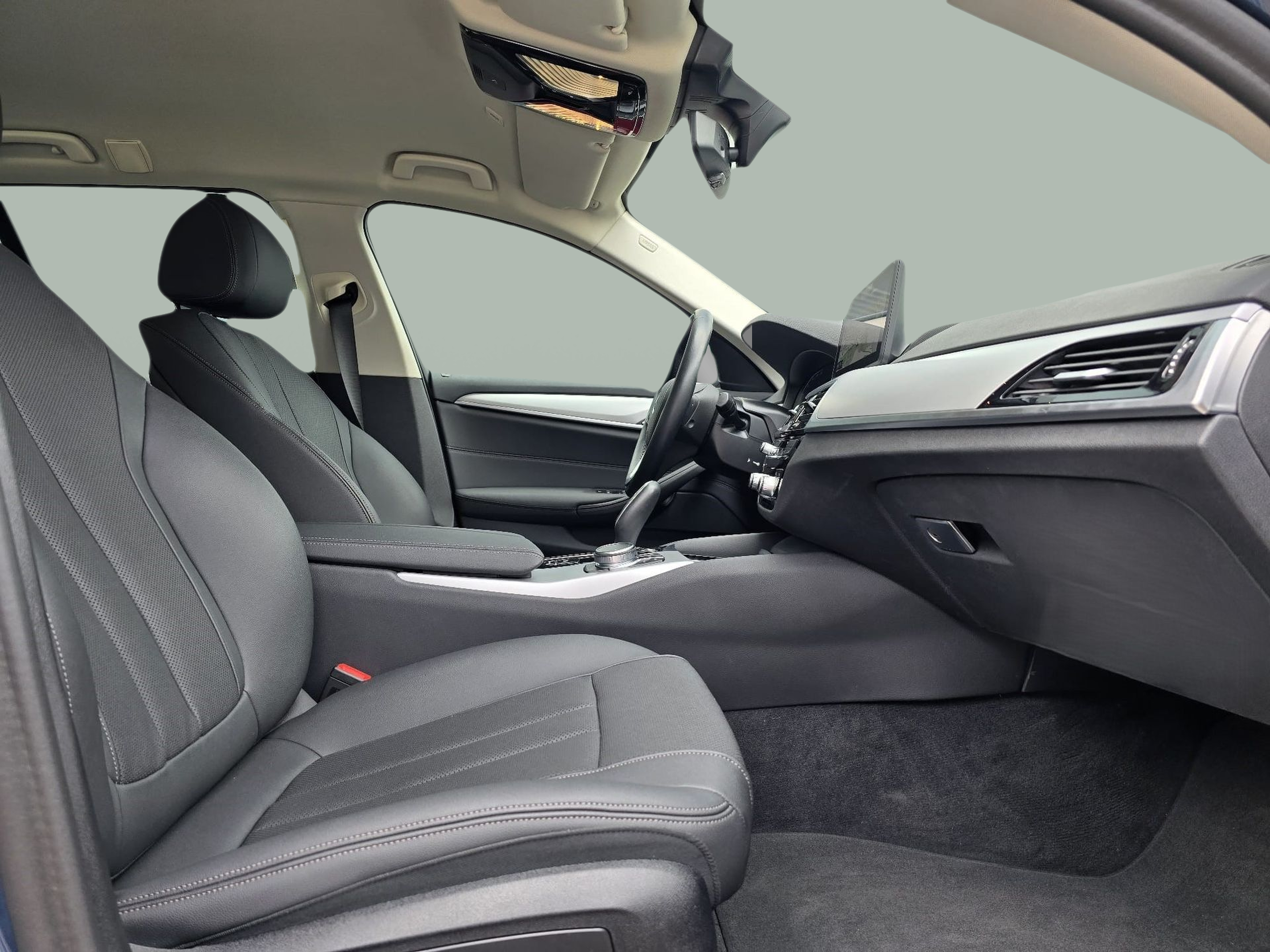 BMW Série 5 520d Touring color Azul. Año 2024. 140KW(190CV). Diesel. En concesionario Santogal Oeiras de Oeiras