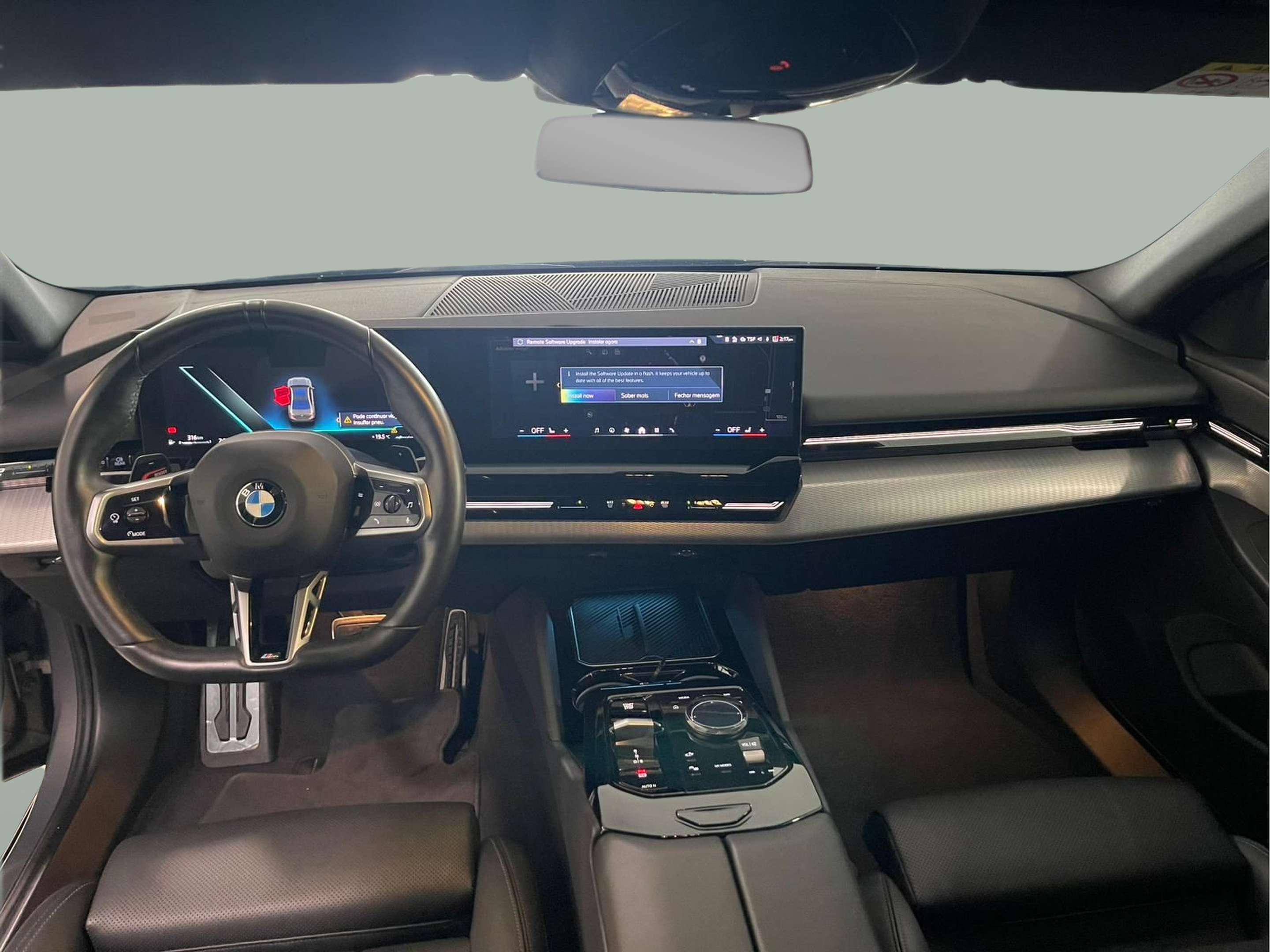 BMW Série 5 520d Berlina color Gris. Año 2024. 145KW(197CV). Diesel. En concesionario Santogal Carnaxide de Oeiras