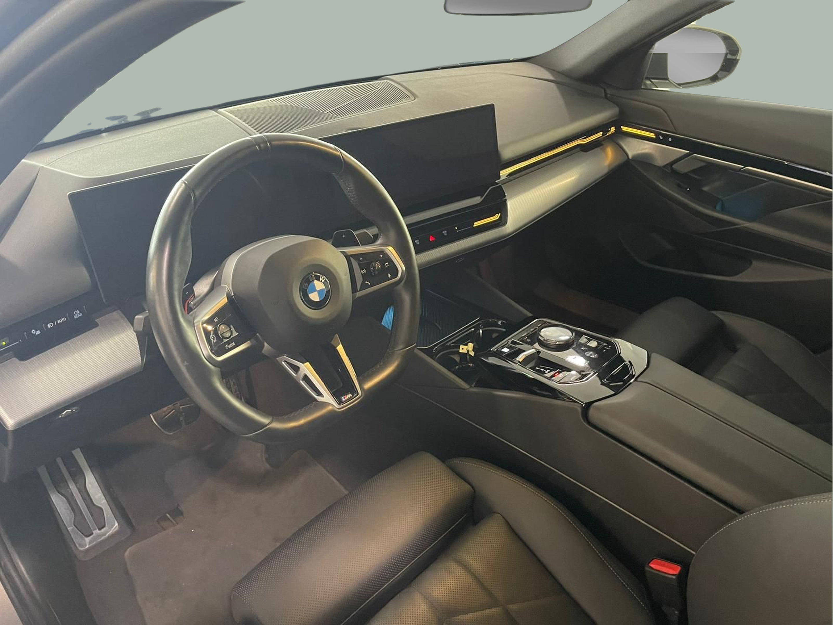 BMW Série 5 520d Berlina color Gris. Año 2024. 145KW(197CV). Diesel. En concesionario Santogal Carnaxide de Oeiras